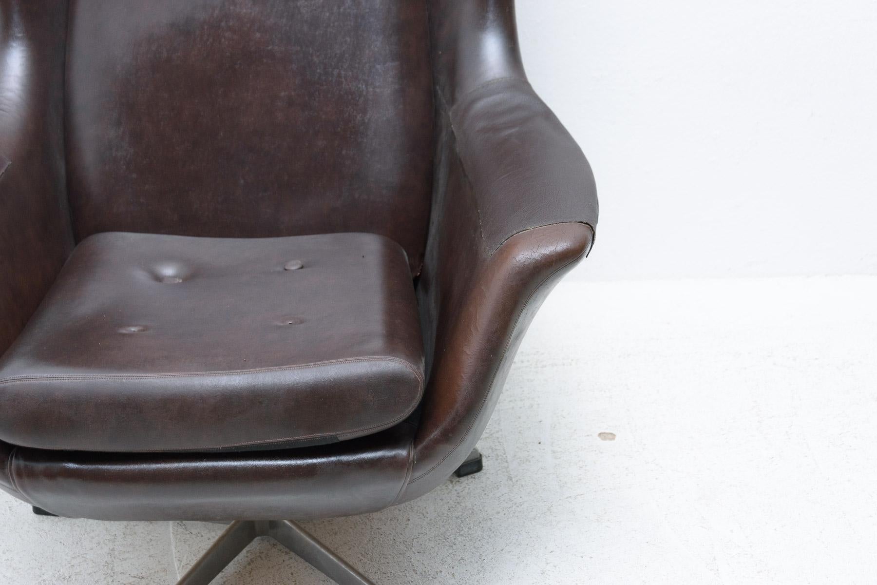 Pair of Leather Swivel Armchairs from UP Zavody, 1970's For Sale 5