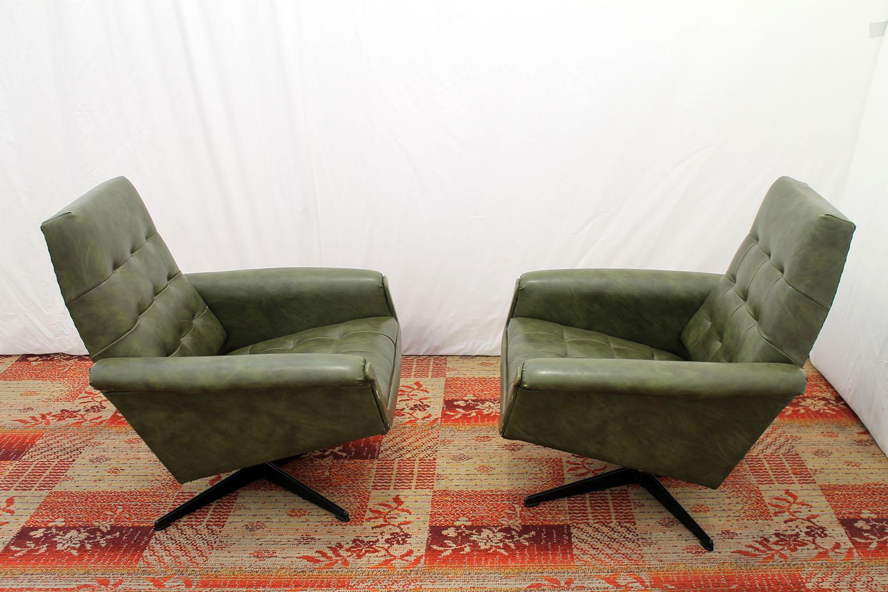 Pair of Leather Swivel Armchairs from Up Zavody, 1970s In Good Condition For Sale In Prague 8, CZ