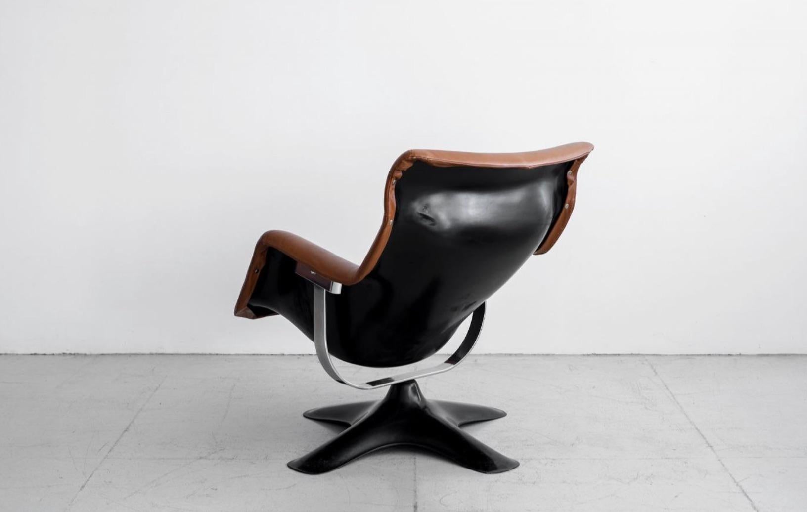 Mid-Century Modern Pair of Leather Swivel Chairs by Yrjo Kukkapuro For Sale