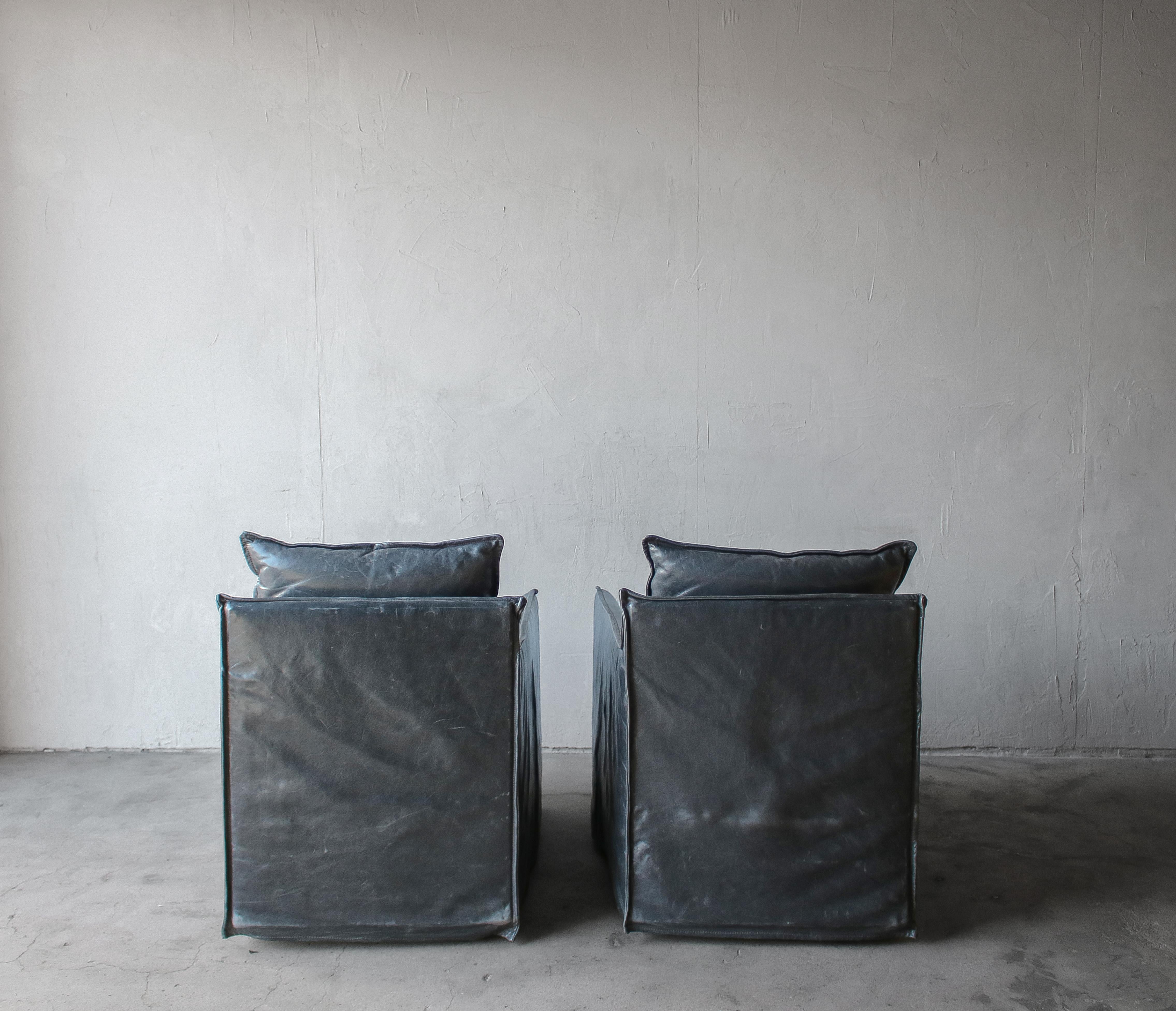 Cuir Paire de chaises longues pivotantes en cuir italien en vente