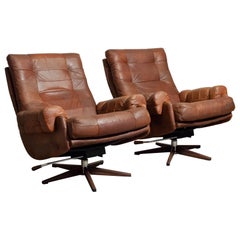 Pair of leather swivel lounge chairs by OPE-möbler Jönköping, Sweden, 1960s.