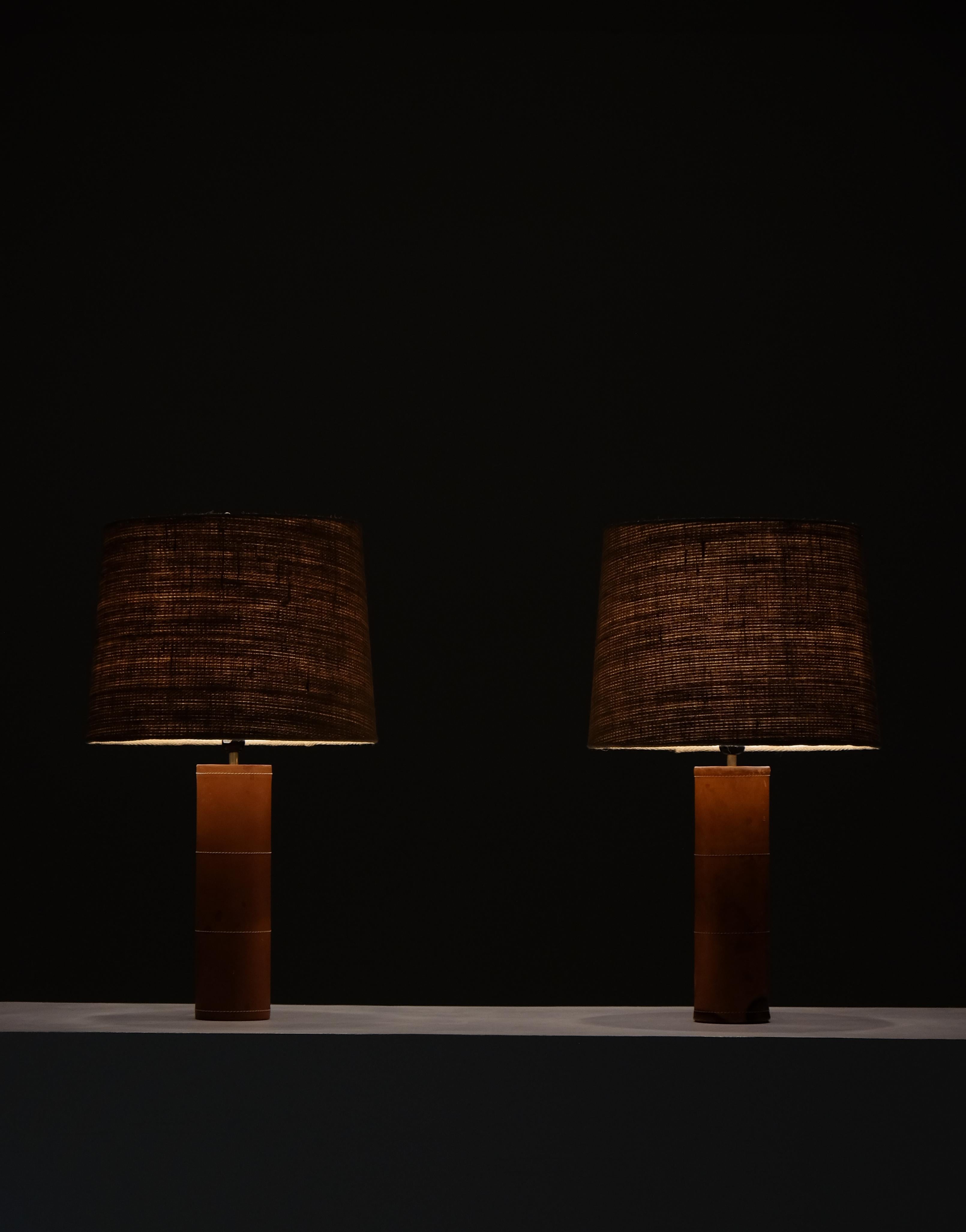 Paire de lampes de table en cuir par Bergboms, Suède, années 1960 en vente 3