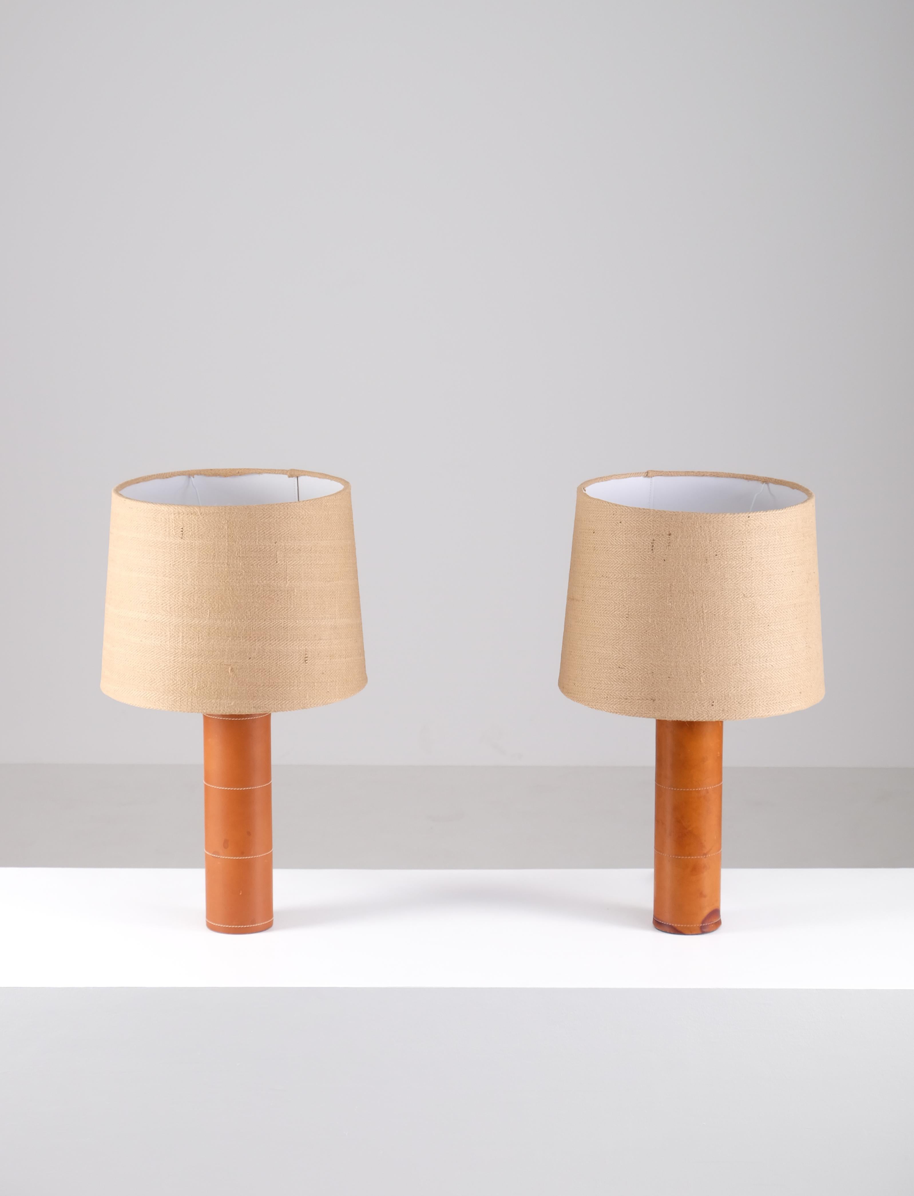 Scandinave moderne Paire de lampes de table en cuir par Bergboms, Suède, années 1960 en vente