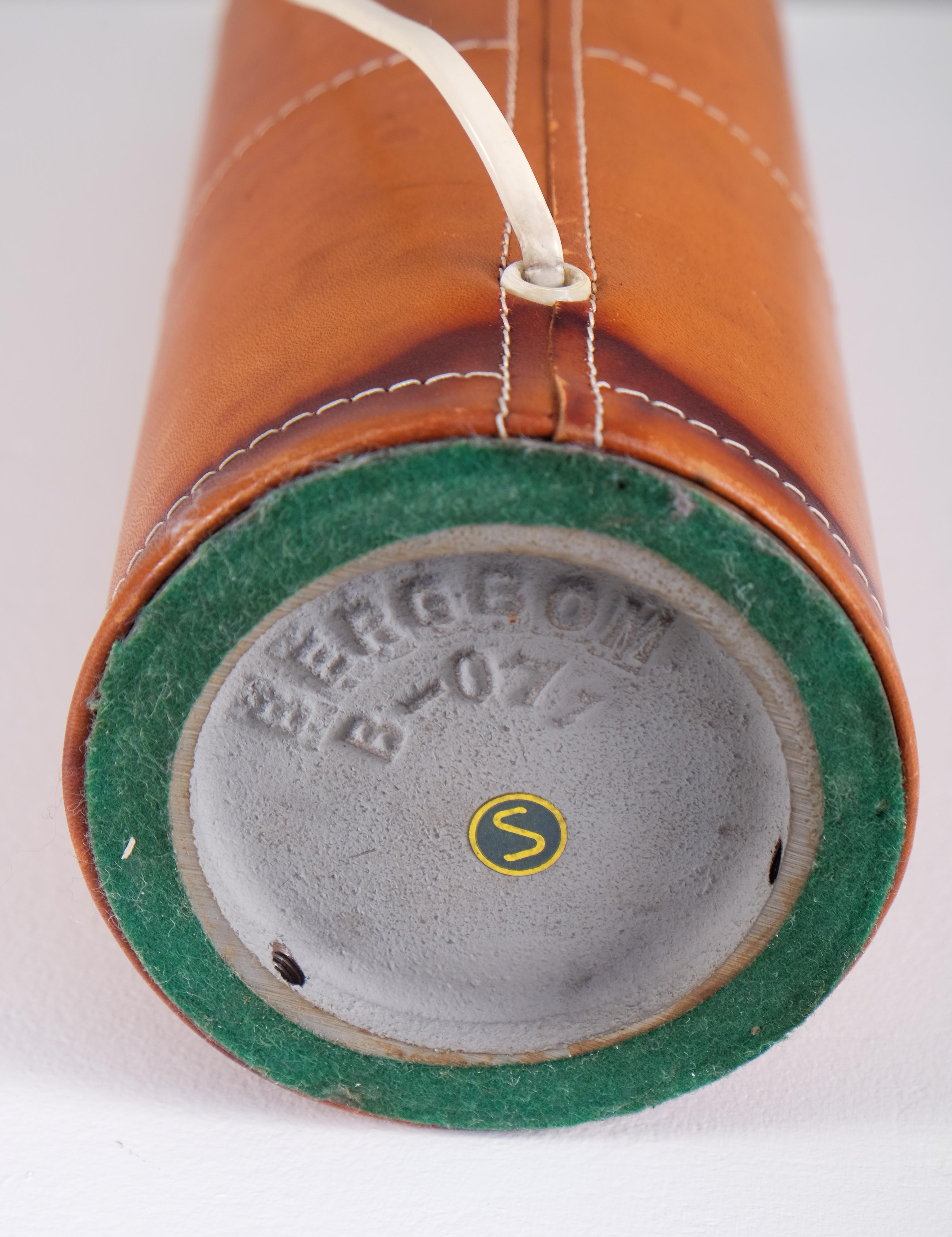 Laiton Paire de lampes de table en cuir par Bergboms, Suède, années 1960 en vente