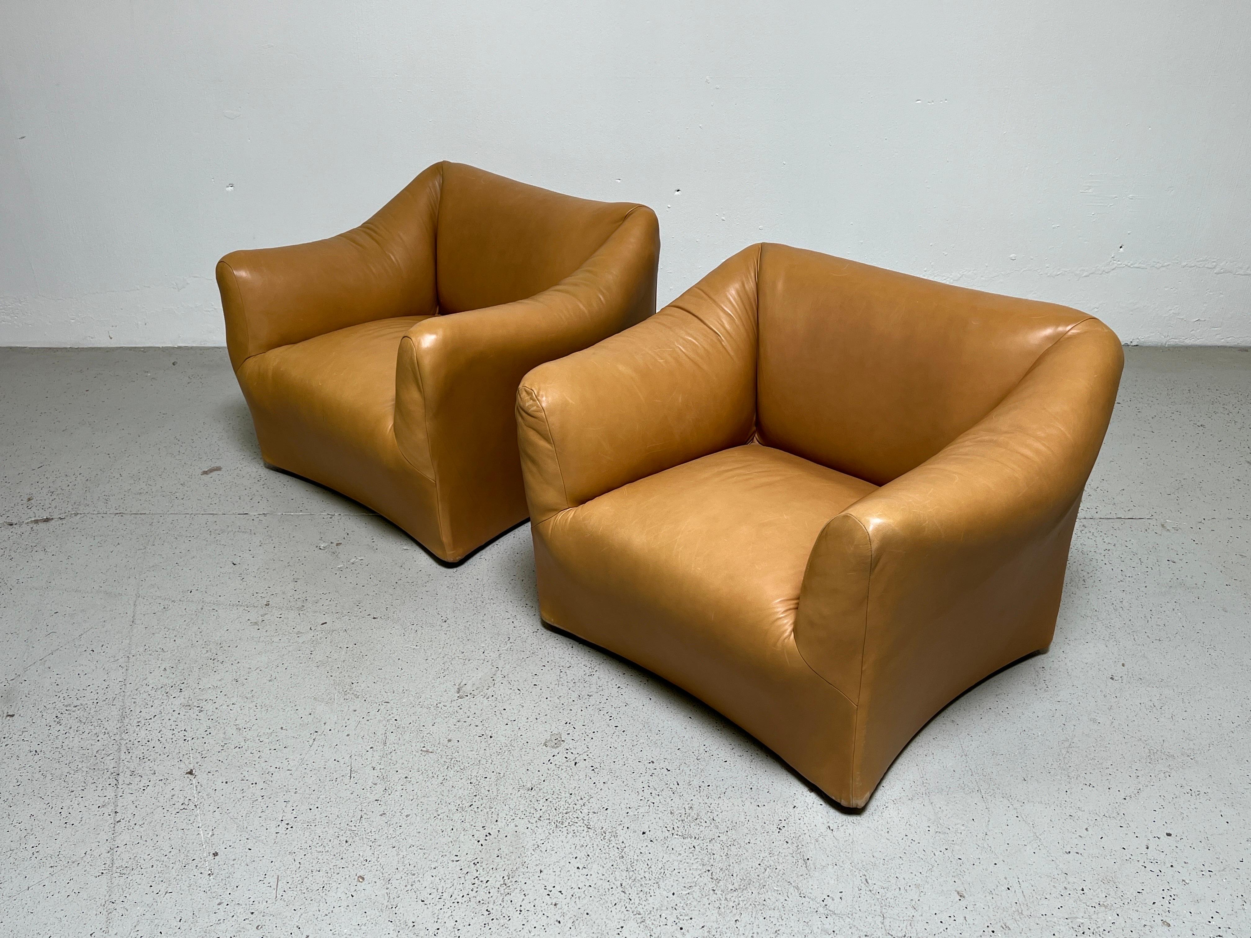 Pair of Leather Tentazione Lounge Chairs by Mario Bellini  6