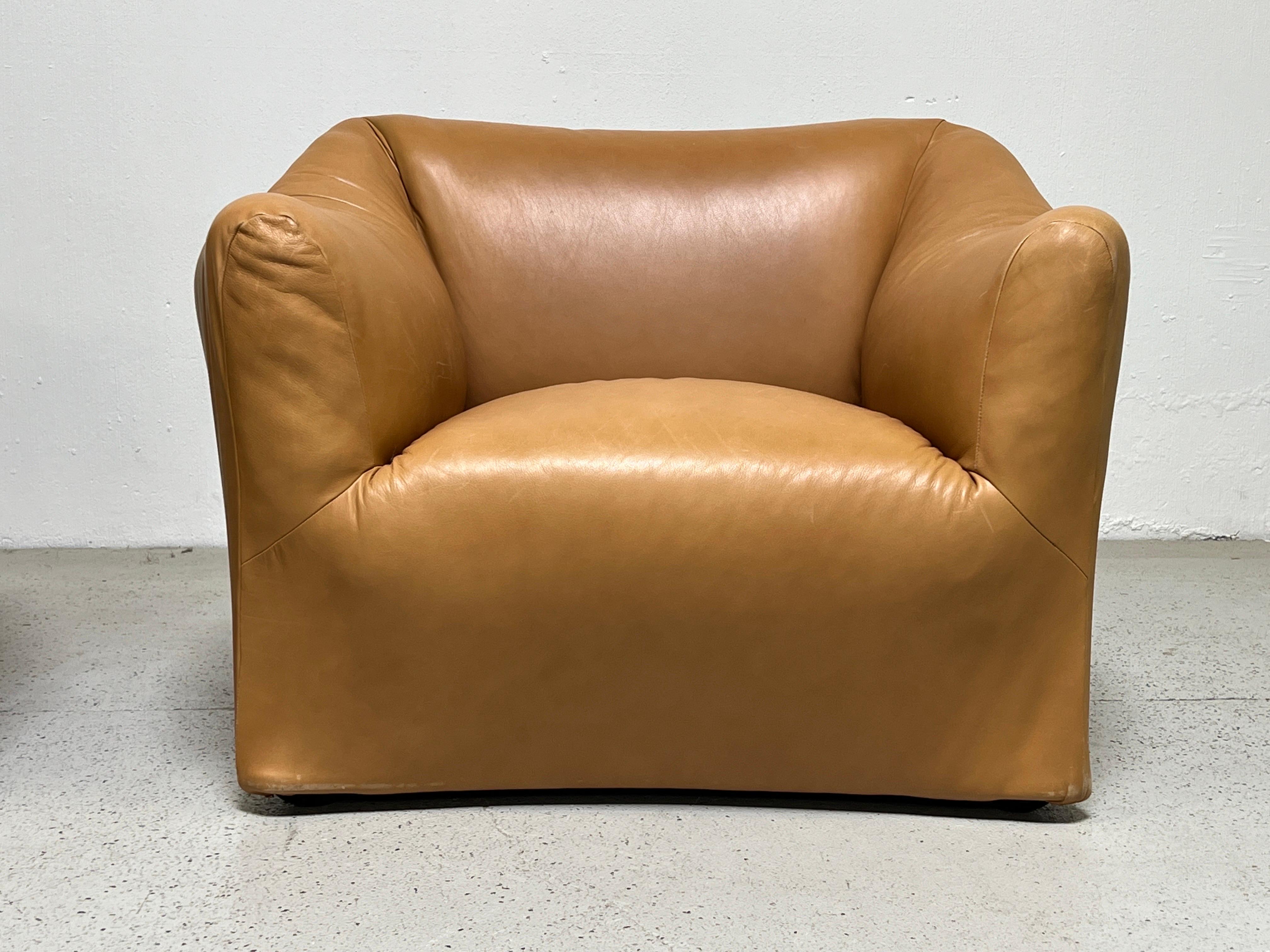 Pair of Leather Tentazione Lounge Chairs by Mario Bellini  9