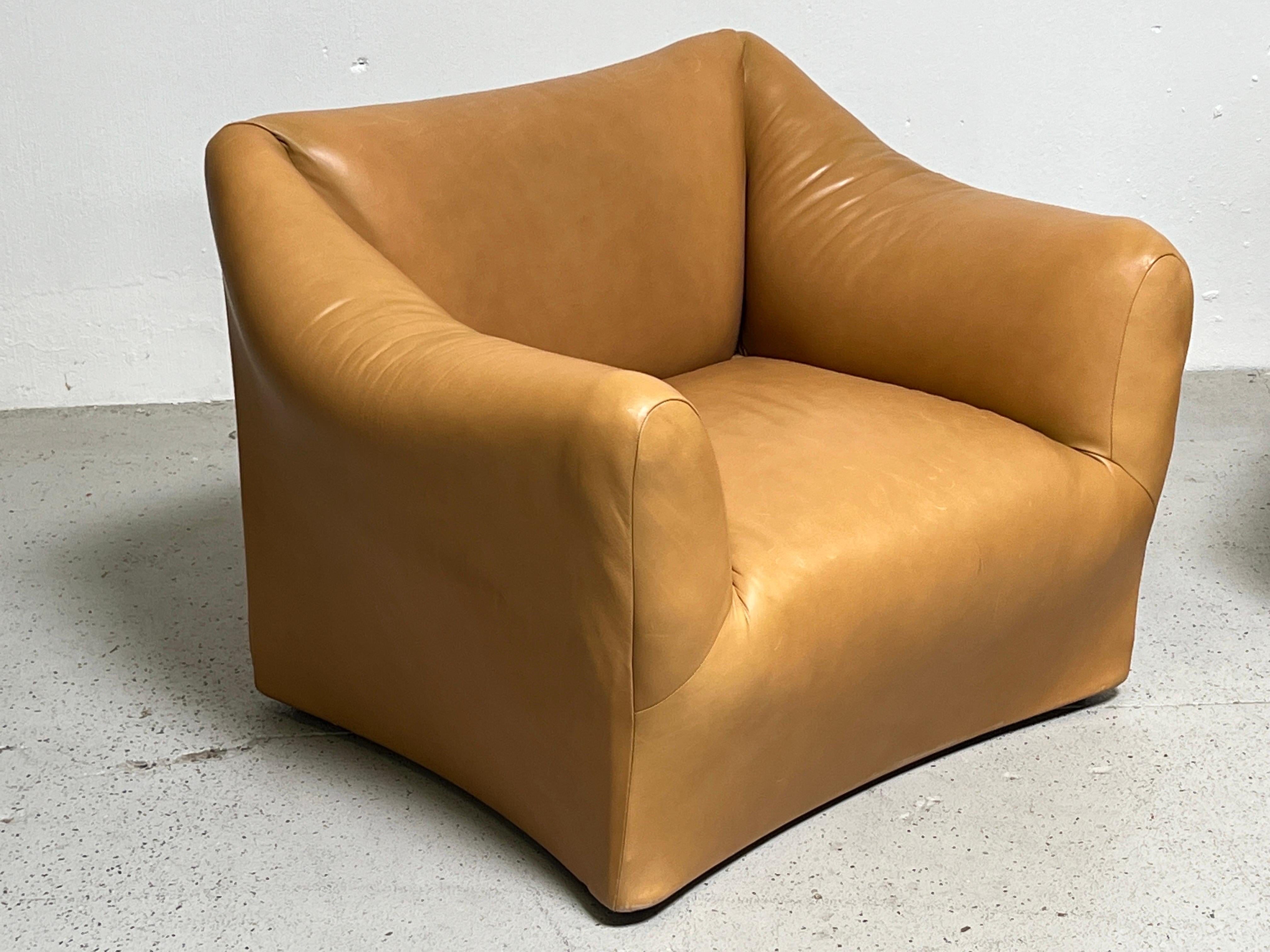 Late 20th Century Pair of Leather Tentazione Lounge Chairs by Mario Bellini 