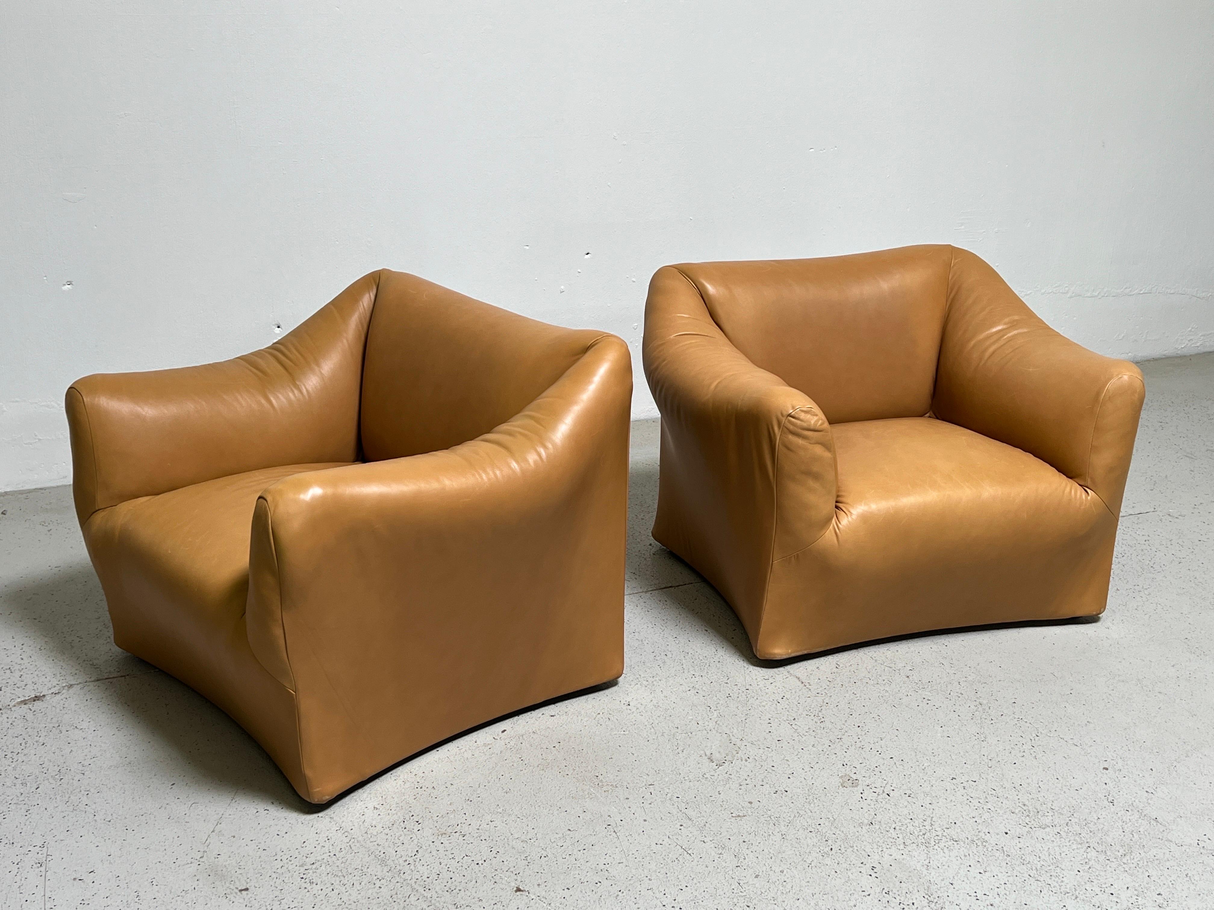Pair of Leather Tentazione Lounge Chairs by Mario Bellini  3