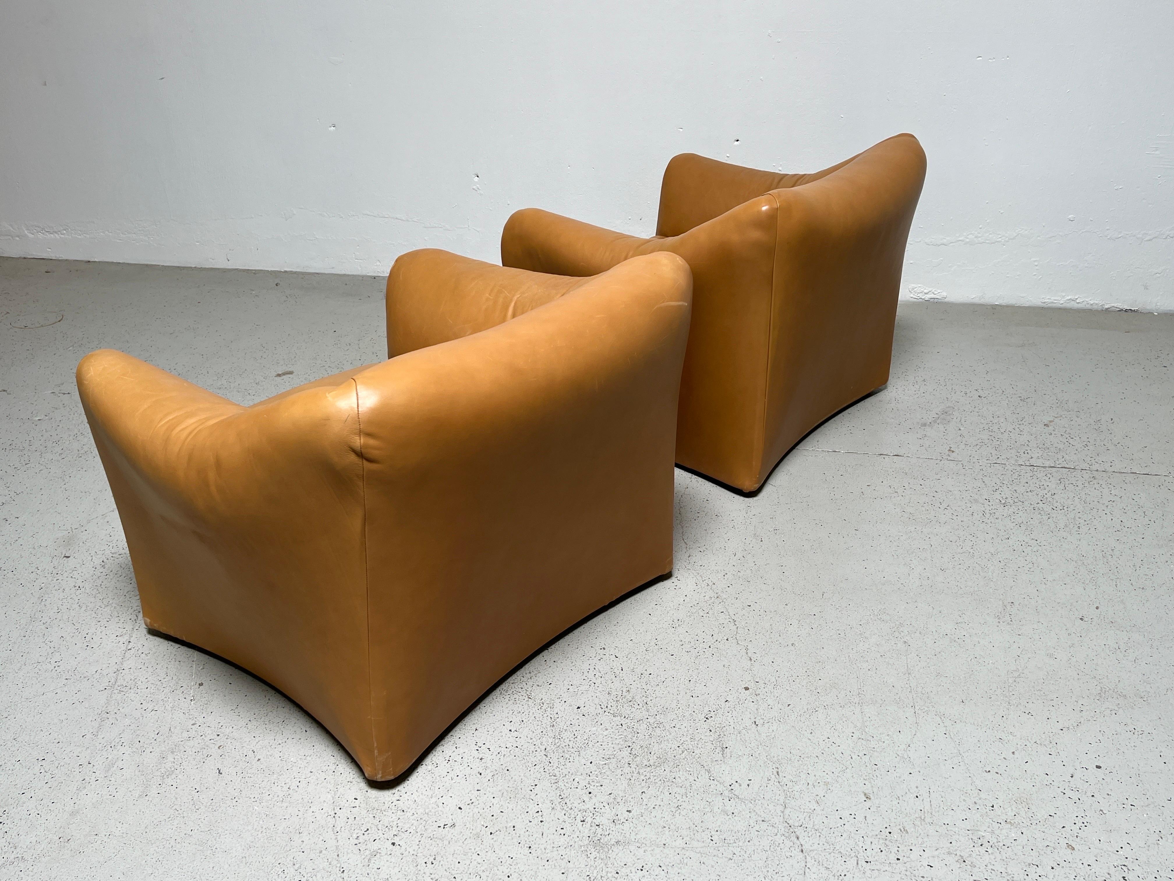 Pair of Leather Tentazione Lounge Chairs by Mario Bellini  4