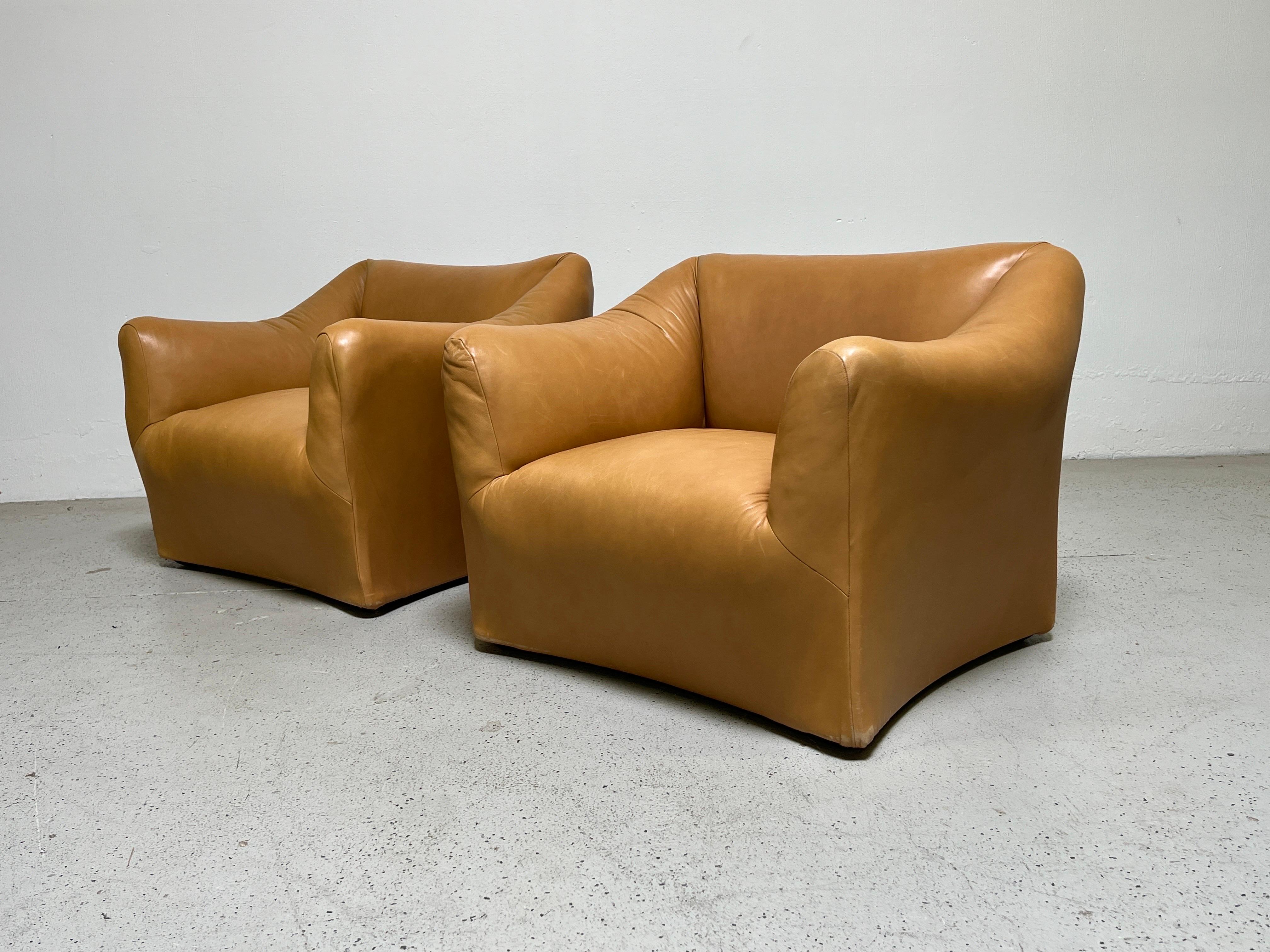 Pair of Leather Tentazione Lounge Chairs by Mario Bellini  5