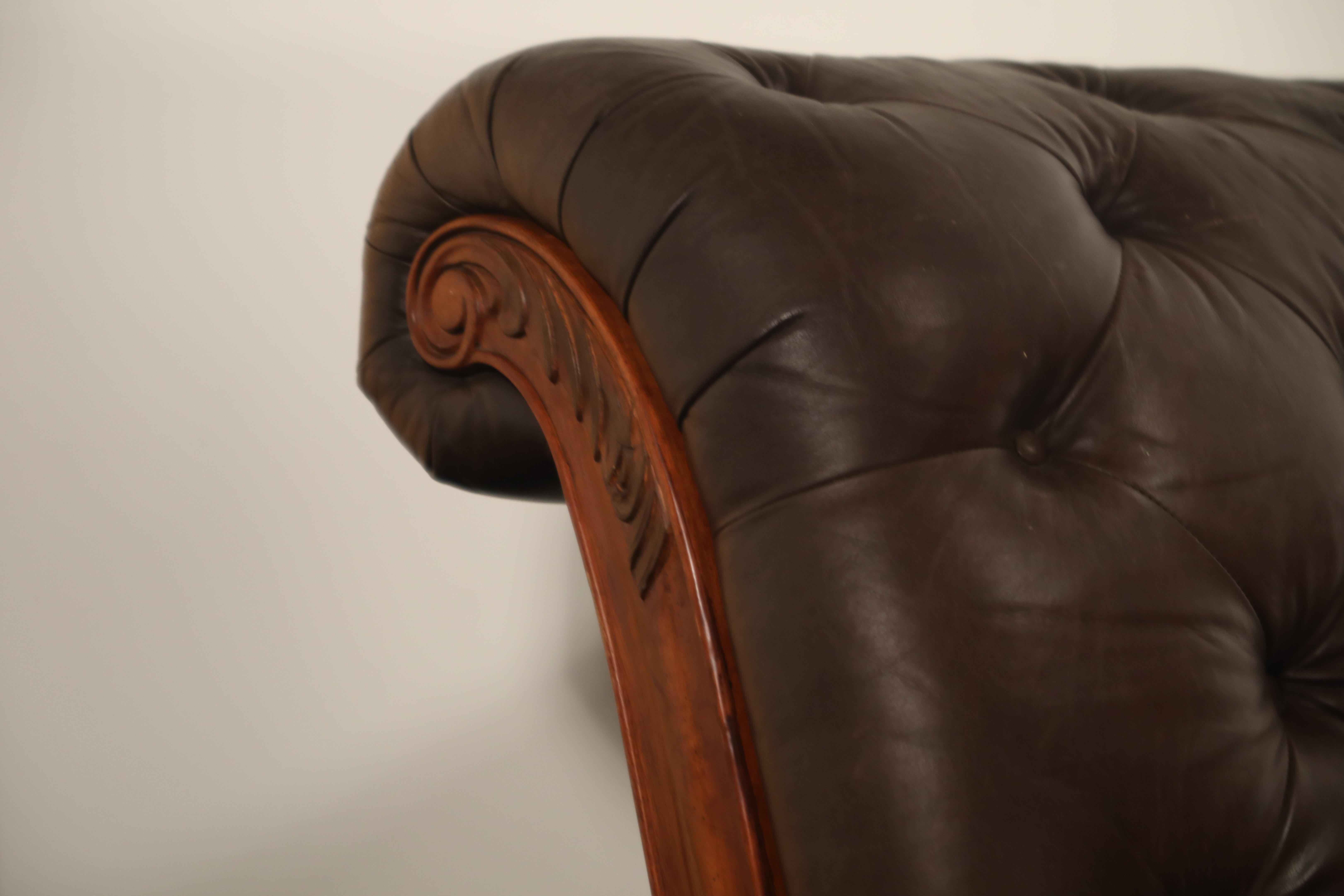 Paar Leder getuftet Chesterfield Stil Chaise Lounge Daybeds (Ende des 20. Jahrhunderts)