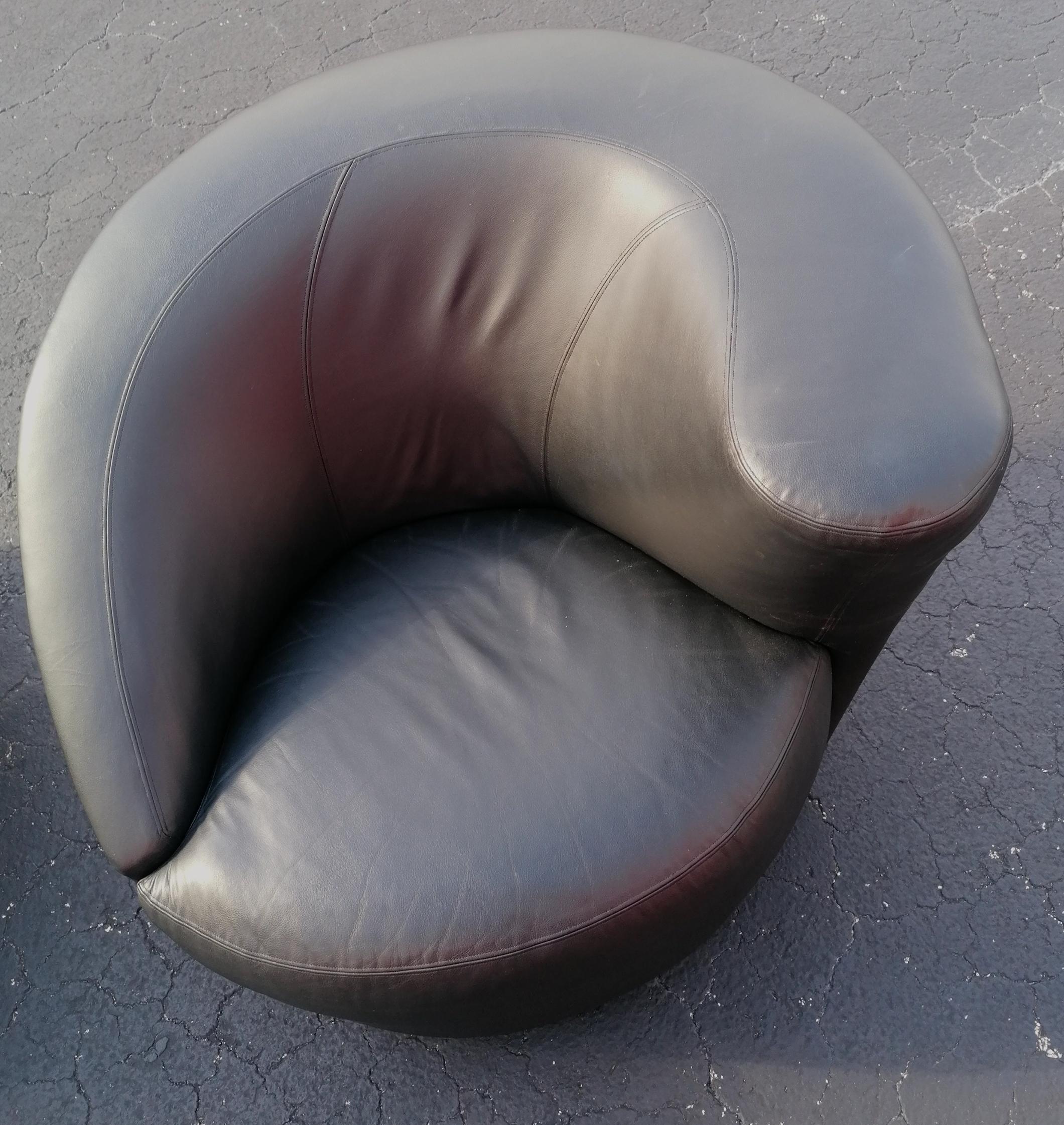 Pair of leather Vladimir Kagan for Directional 'Nautilus' lounge chairs 1970s For Sale 3