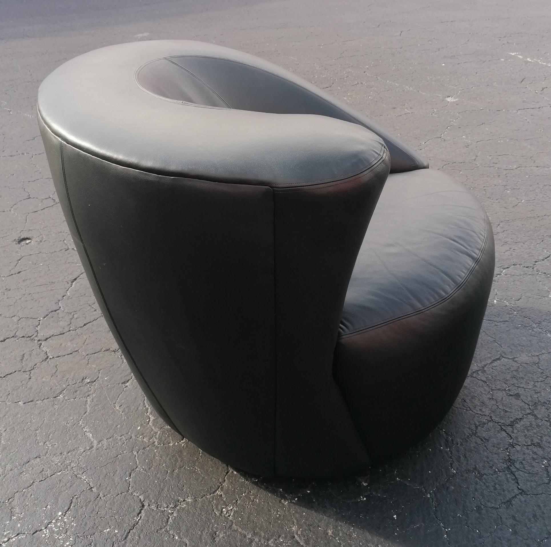Pair of leather Vladimir Kagan for Directional 'Nautilus' lounge chairs 1970s For Sale 5