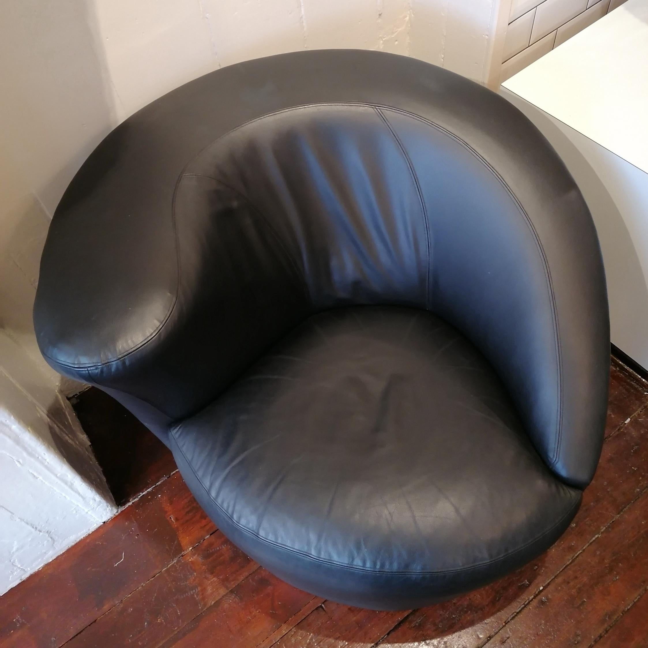 Pair of leather Vladimir Kagan for Directional 'Nautilus' lounge chairs 1970s For Sale 9