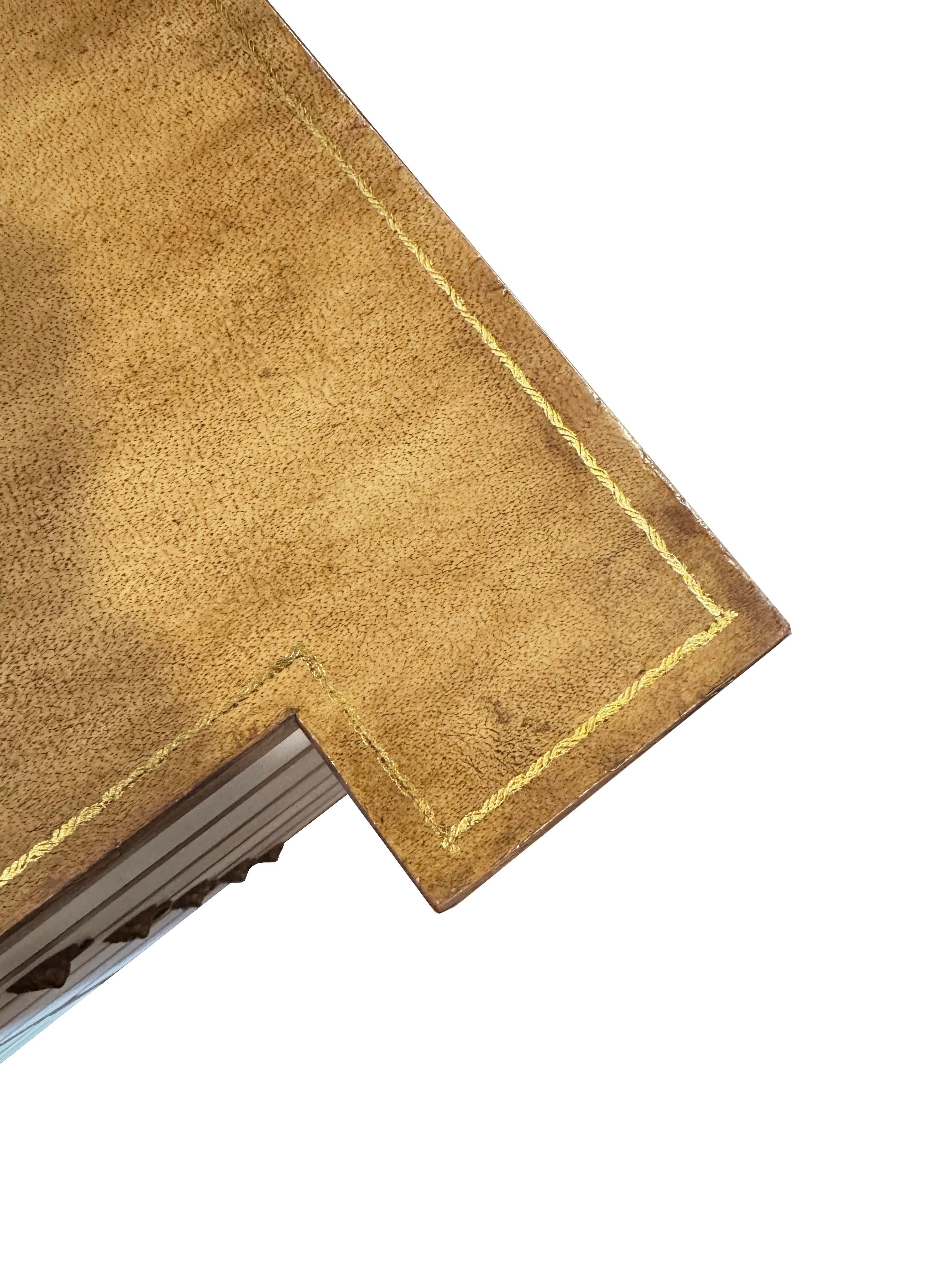 Coppia di cassapanche rivestite in pelle con finitura personalizzata in vendita 3