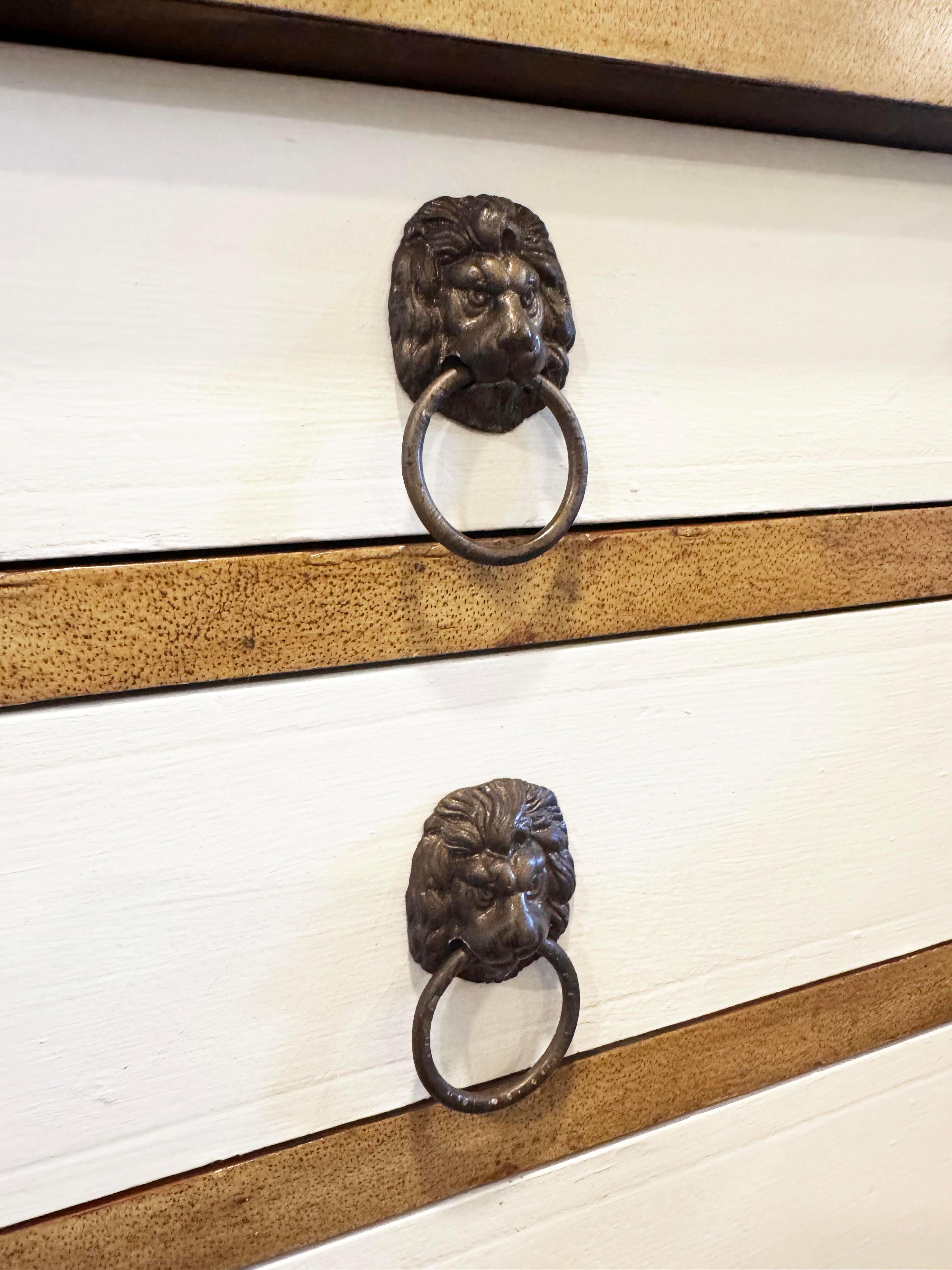 Coppia di cassapanche rivestite in pelle con finitura personalizzata in vendita 6