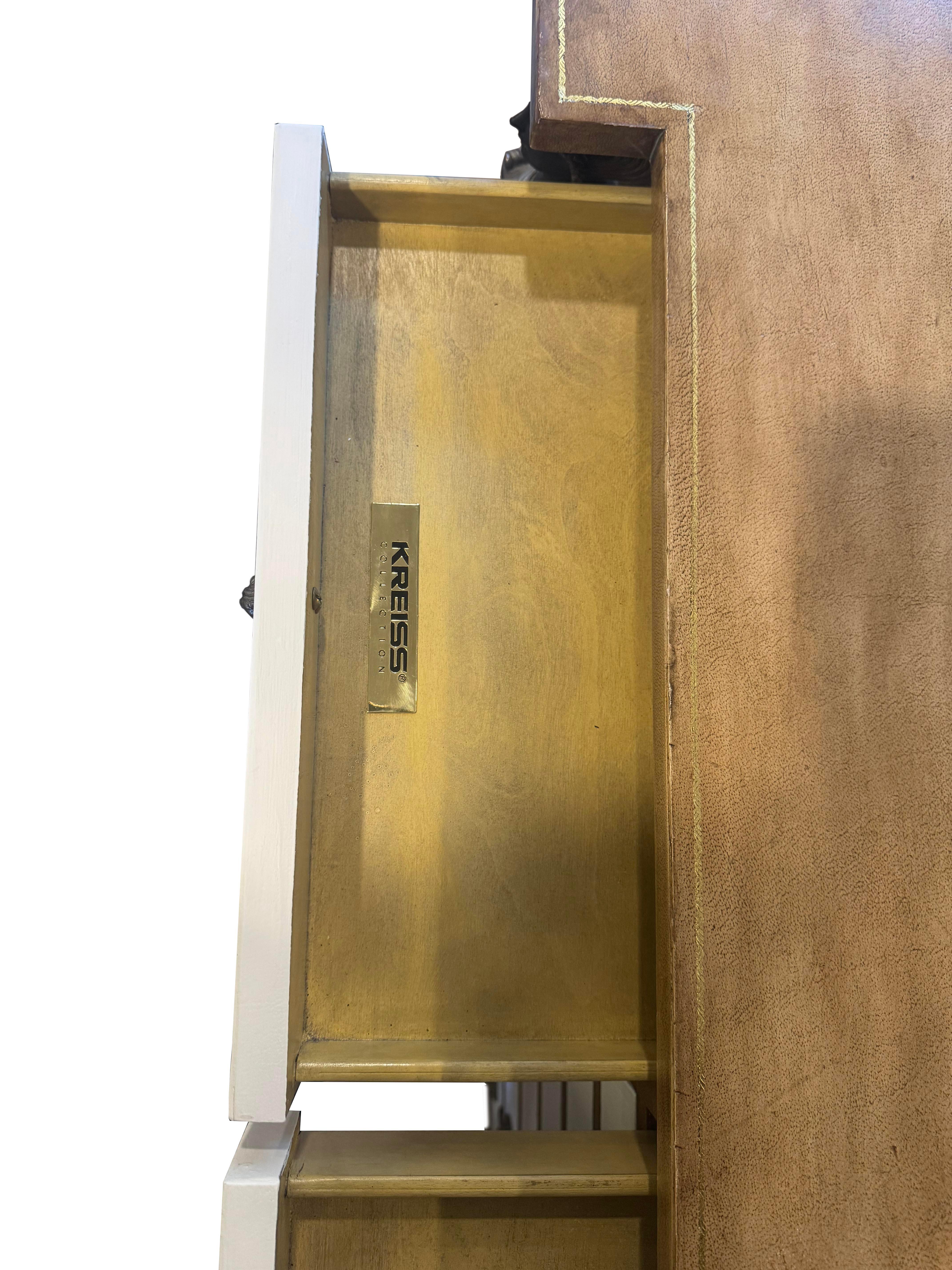 Coppia di cassapanche rivestite in pelle con finitura personalizzata in vendita 2