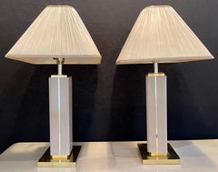 Coppia di lampade da tavolo moderne rivestite in pelle con paralumi personalizzati, Lorin Marsh