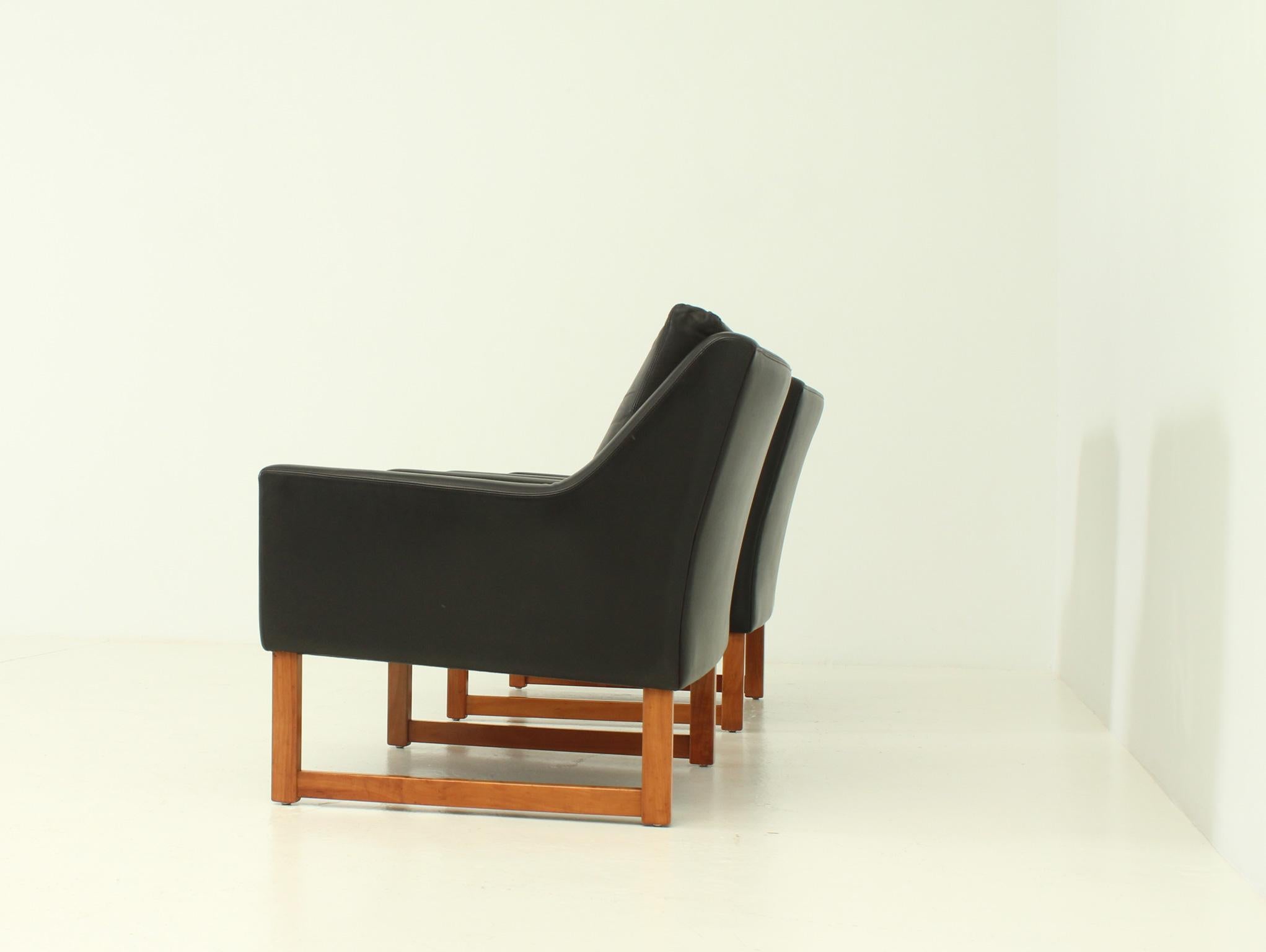 Pair of Leather Armchairs by Rudolf Bernd Glatzel for Kill International For Sale 4