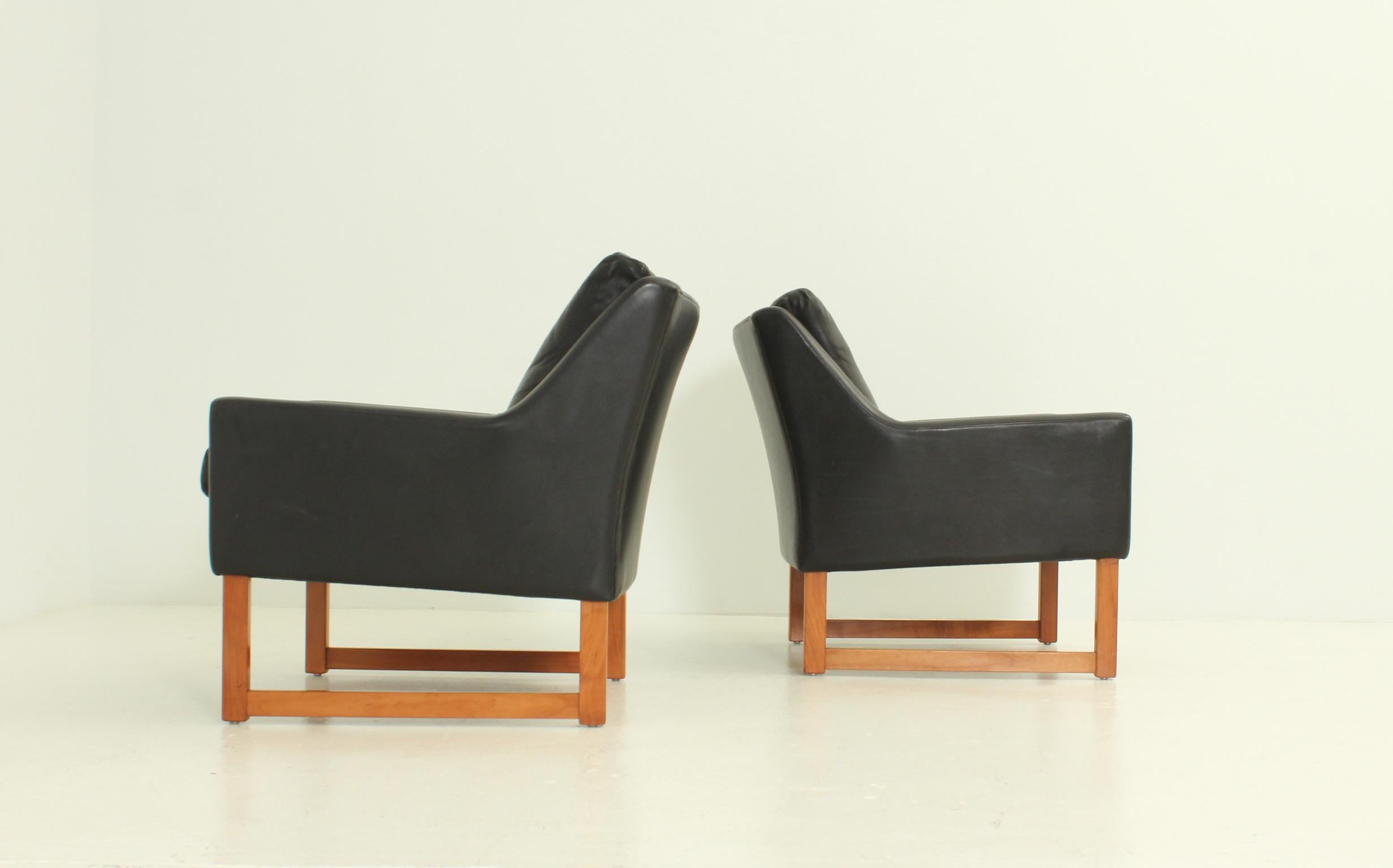 Pair of Leather Armchairs by Rudolf Bernd Glatzel for Kill International For Sale 7