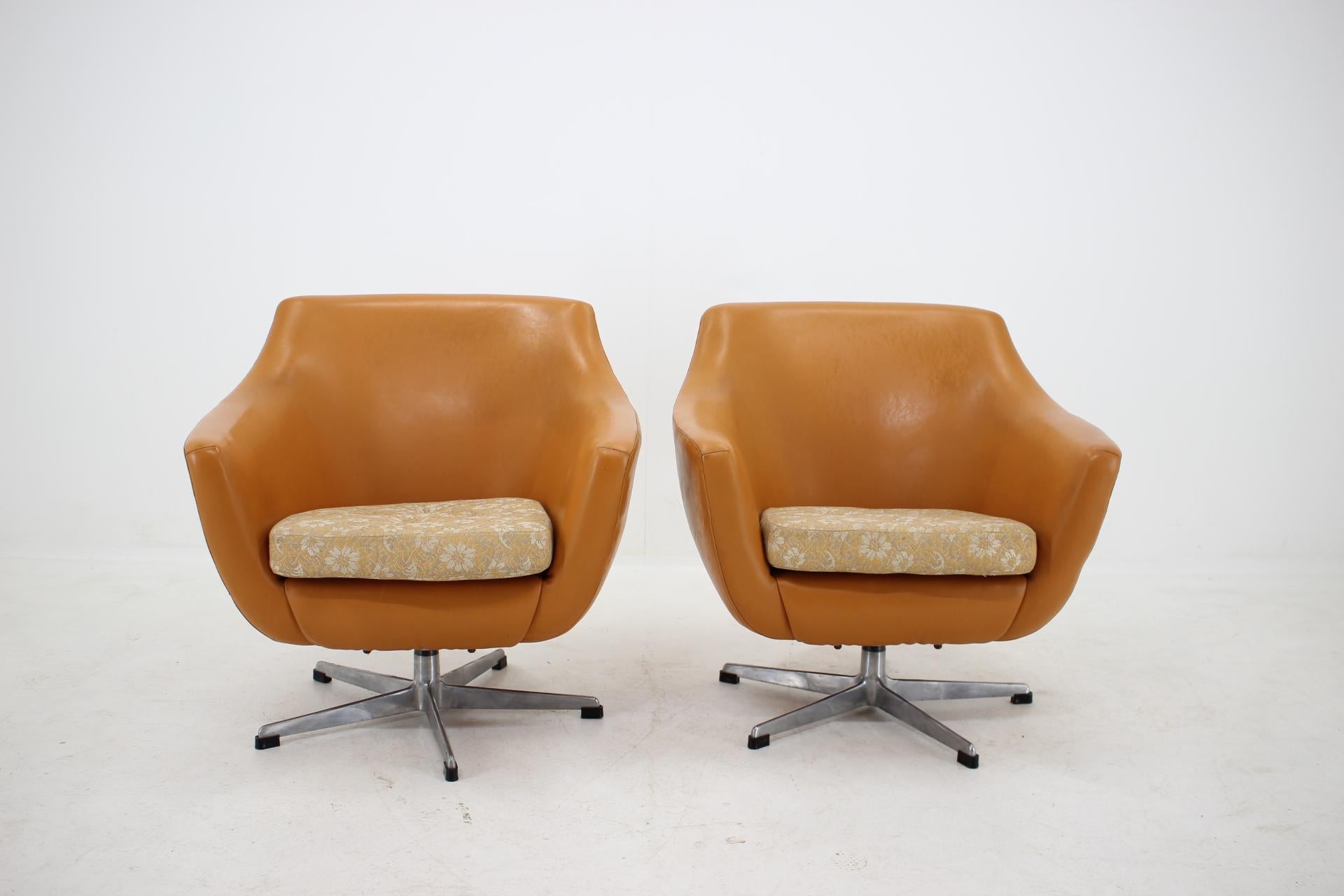 Made in Czechoslovakia
Made of leatherette, fabric, metal
Comfortable
Original condition.