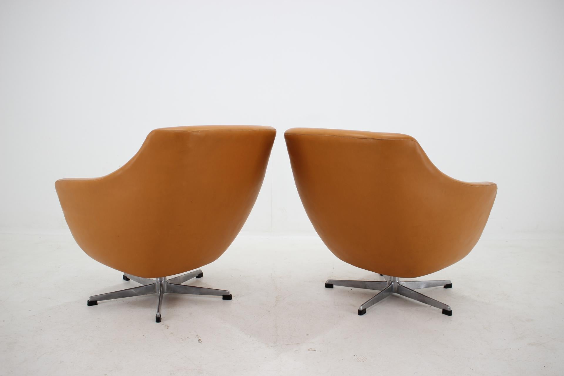 Mid-Century Modern Pair of Leatherette Swivel Chairs, 1970s
