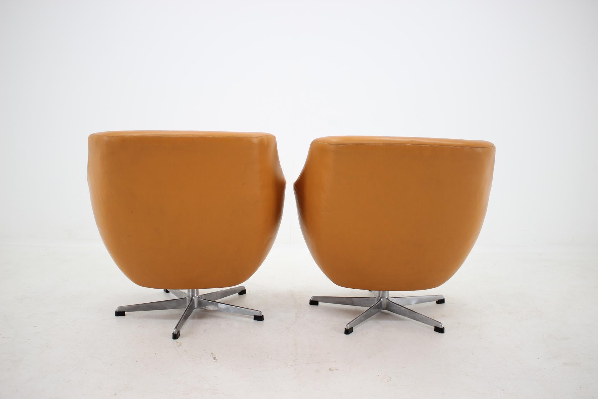 Czech Pair of Leatherette Swivel Chairs, 1970s