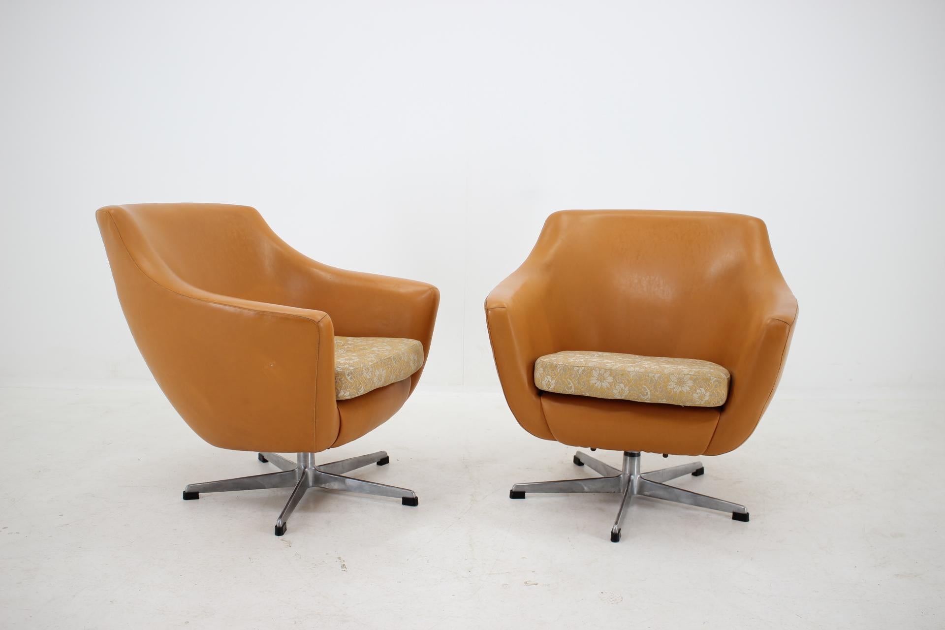 Pair of Leatherette Swivel Chairs, 1970s In Good Condition In Praha, CZ