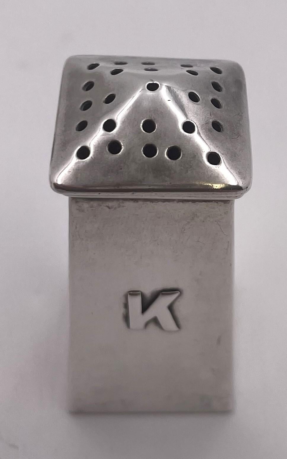 Pair of Lebolt & Co. sterling silver salt and pepper shakers in Arts & Crafts style, beautifully handmade and hand-hammered, from the early 20th century. They measure 2 1/4'' in height by 1'' in depth, weigh 2.5 troy ounces, and bear hallmarks and a