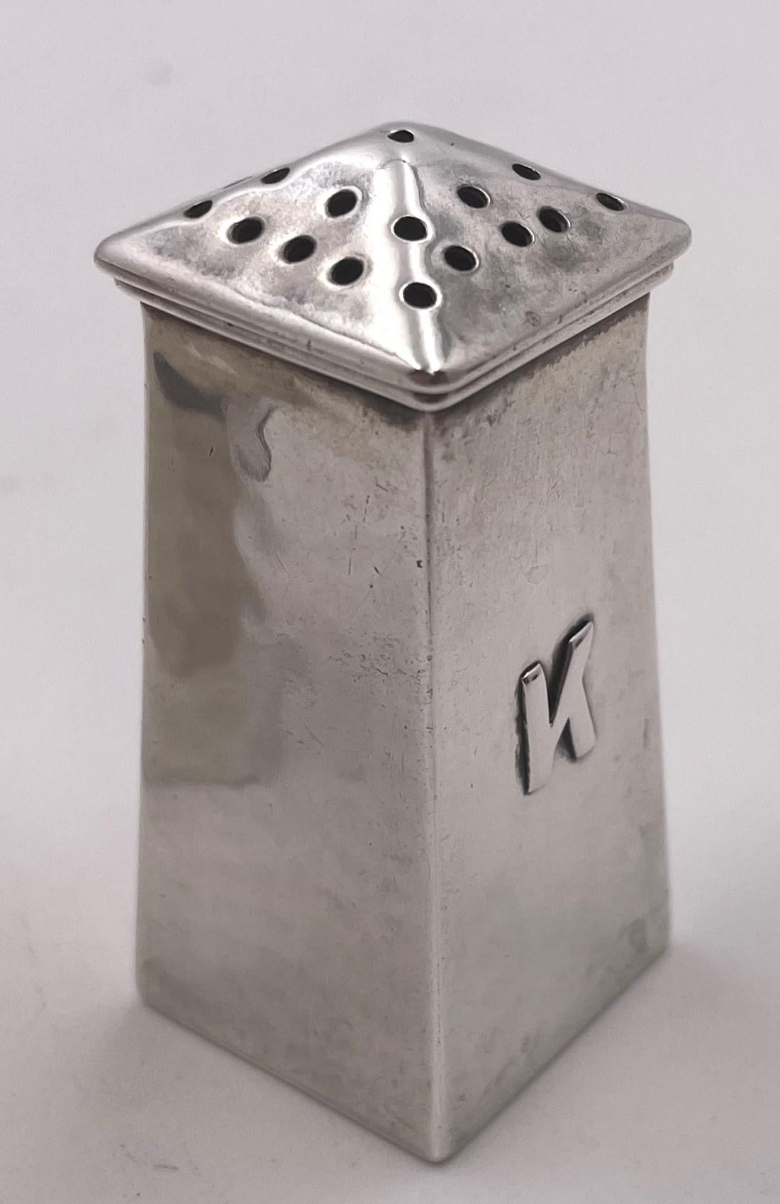 Americano Pair of Lebolt Sterling Silver Hammered Salt & Pepper Shakers Arts &Crafts Style in vendita