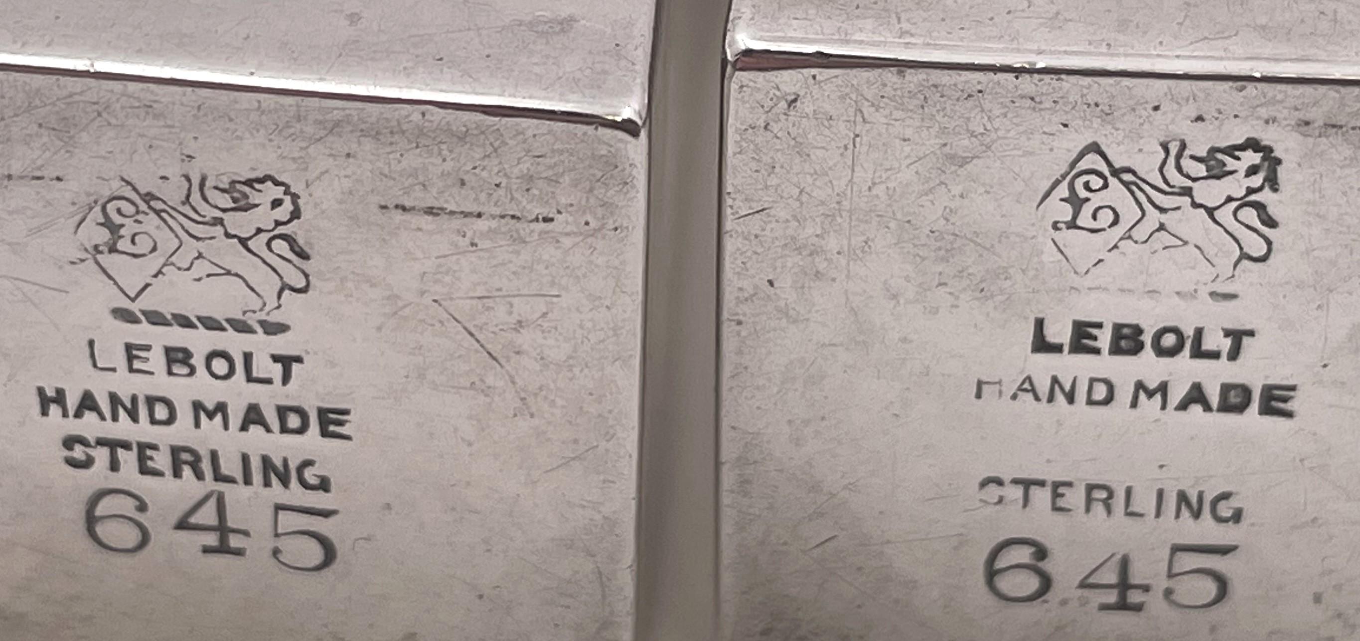 Pair of Lebolt Sterling Silver Hammered Salt & Pepper Shakers Arts &Crafts Style In condizioni buone in vendita a New York, NY