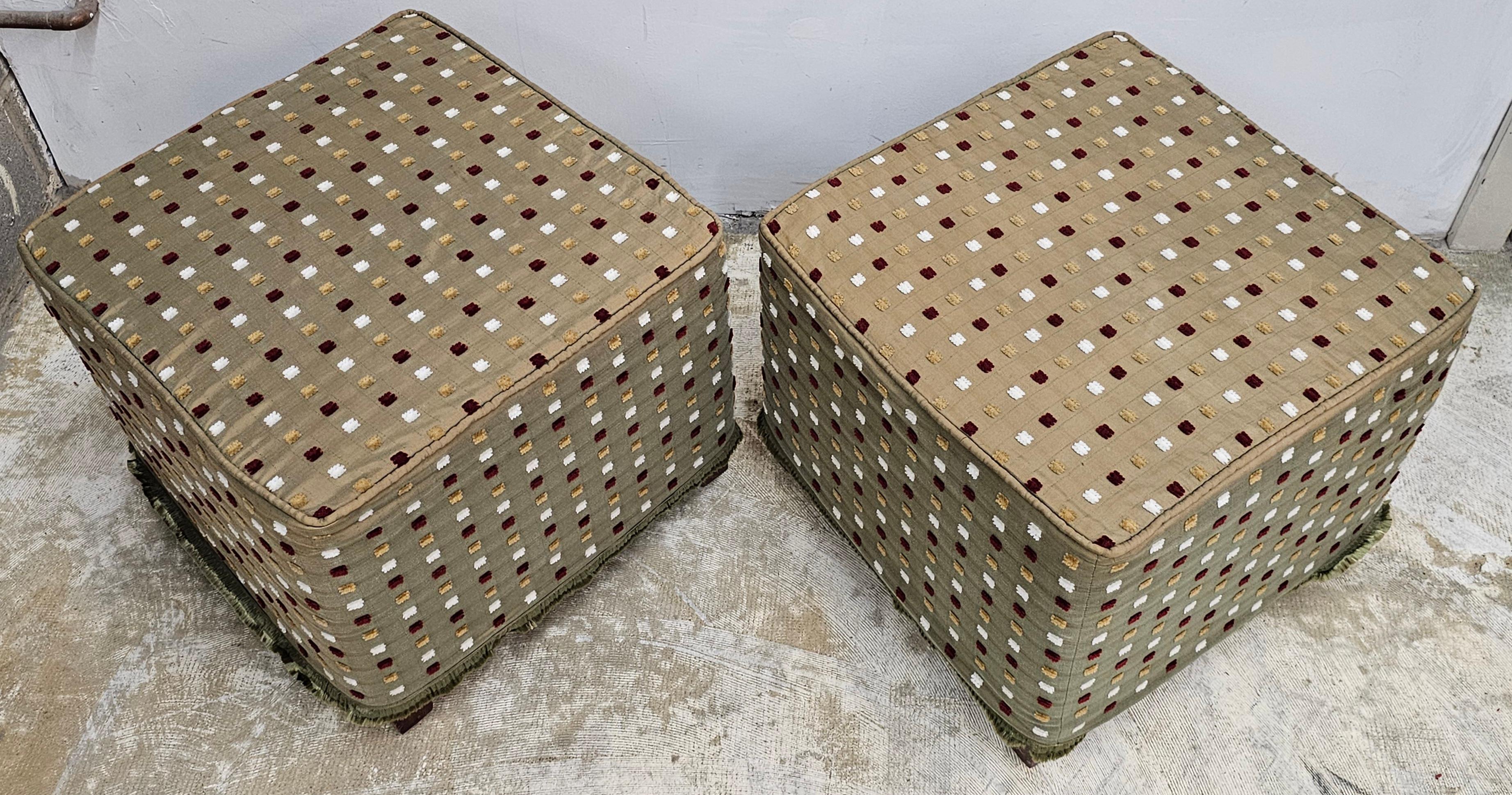 Ein Paar Contemporary-Ottomanen von Lee Industries (Handgefertigt) im Angebot