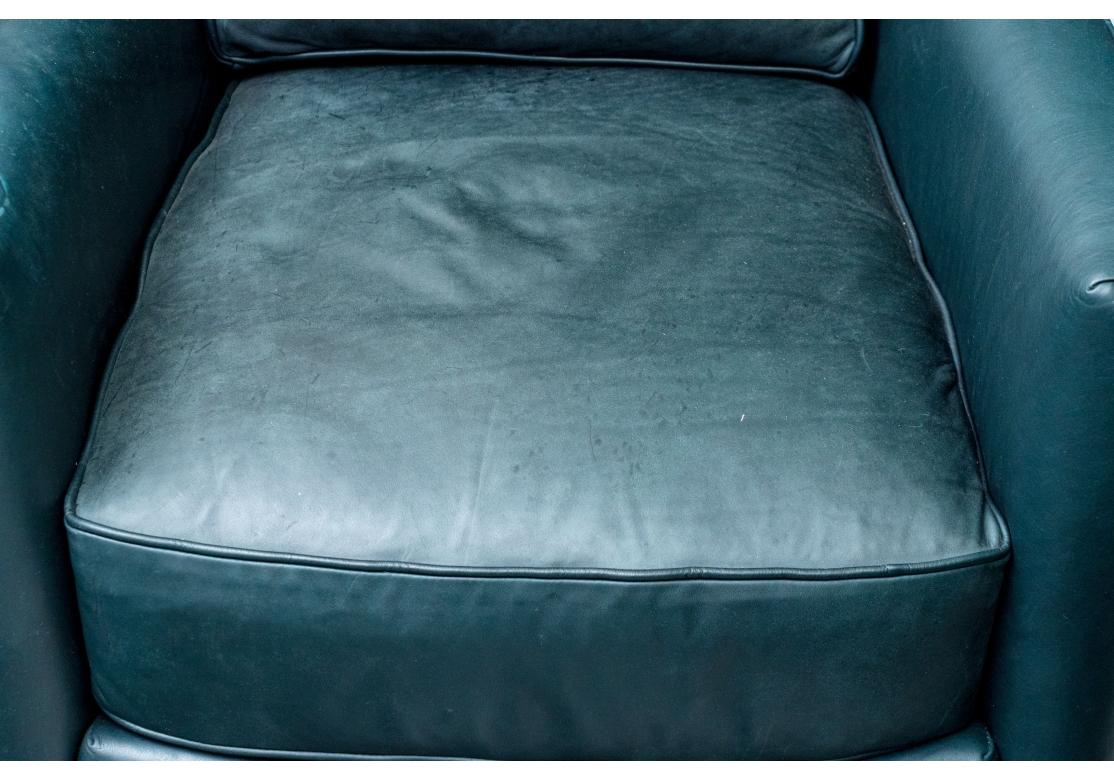 Paire de chaises longues pivotantes en cuir vert de Lee Industries en vente 4