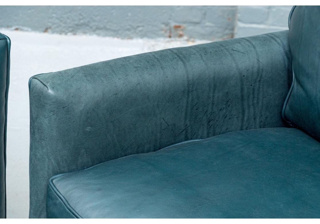 Paire de chaises longues pivotantes en cuir vert de Lee Industries en vente 8