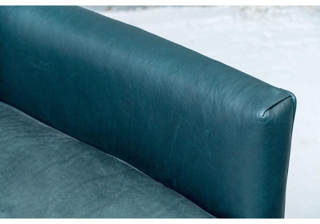 Paire de chaises longues pivotantes en cuir vert de Lee Industries en vente 9