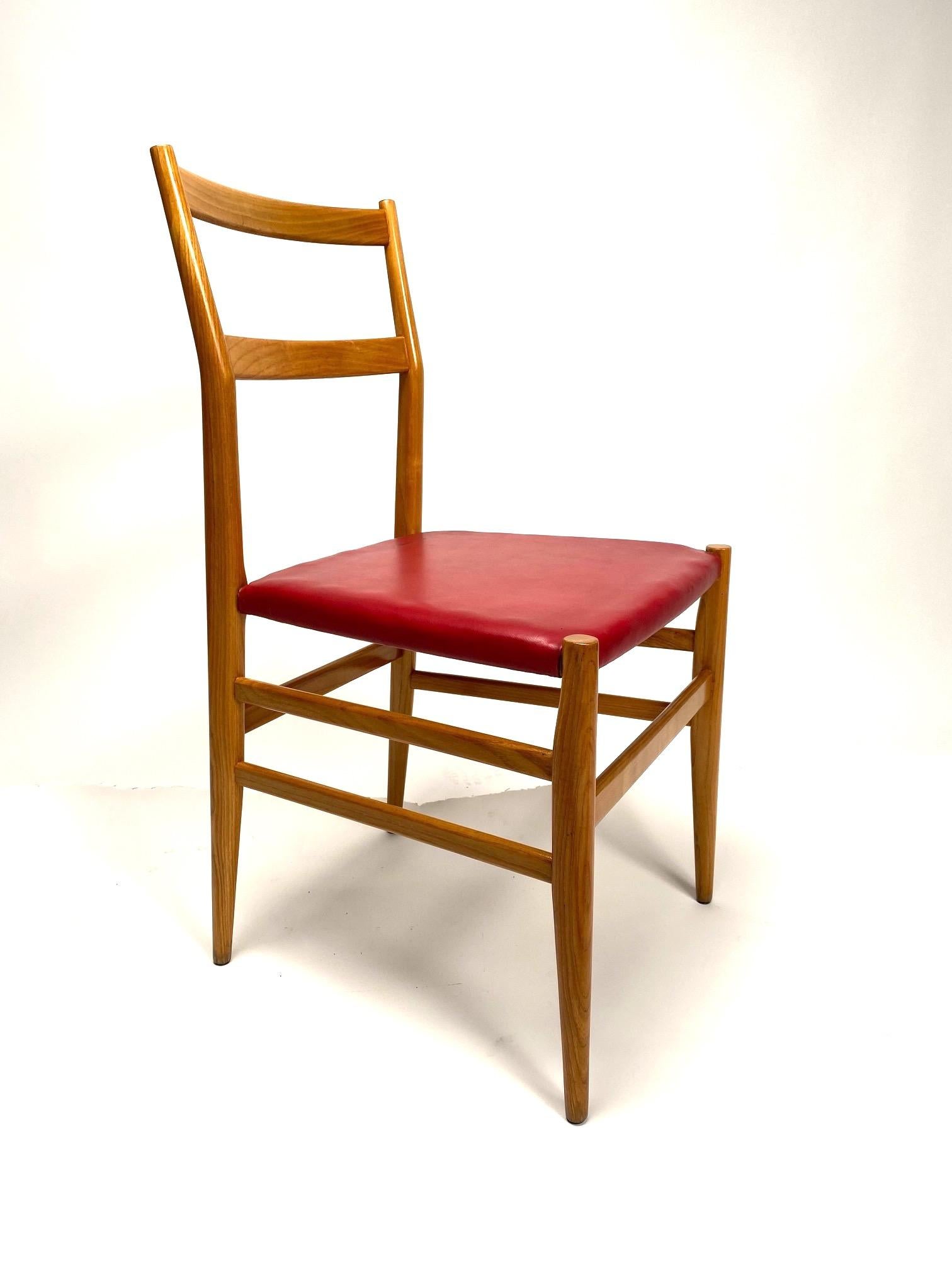 Pair of Leggera chairs in light wood, Gio Ponti, Cassina  (First Edition) For Sale 3