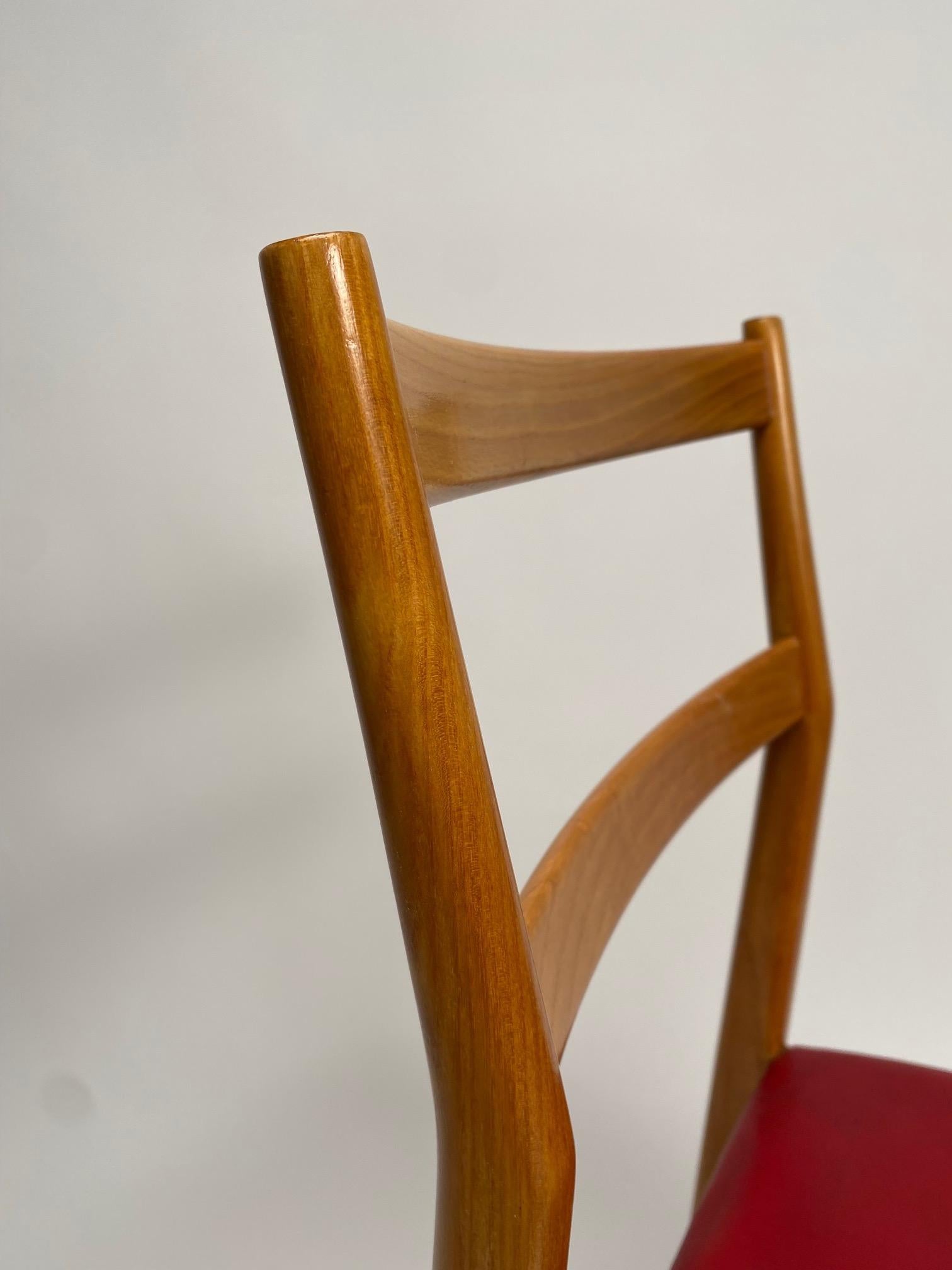 Pair of Leggera chairs in light wood, Gio Ponti, Cassina  (First Edition) For Sale 4