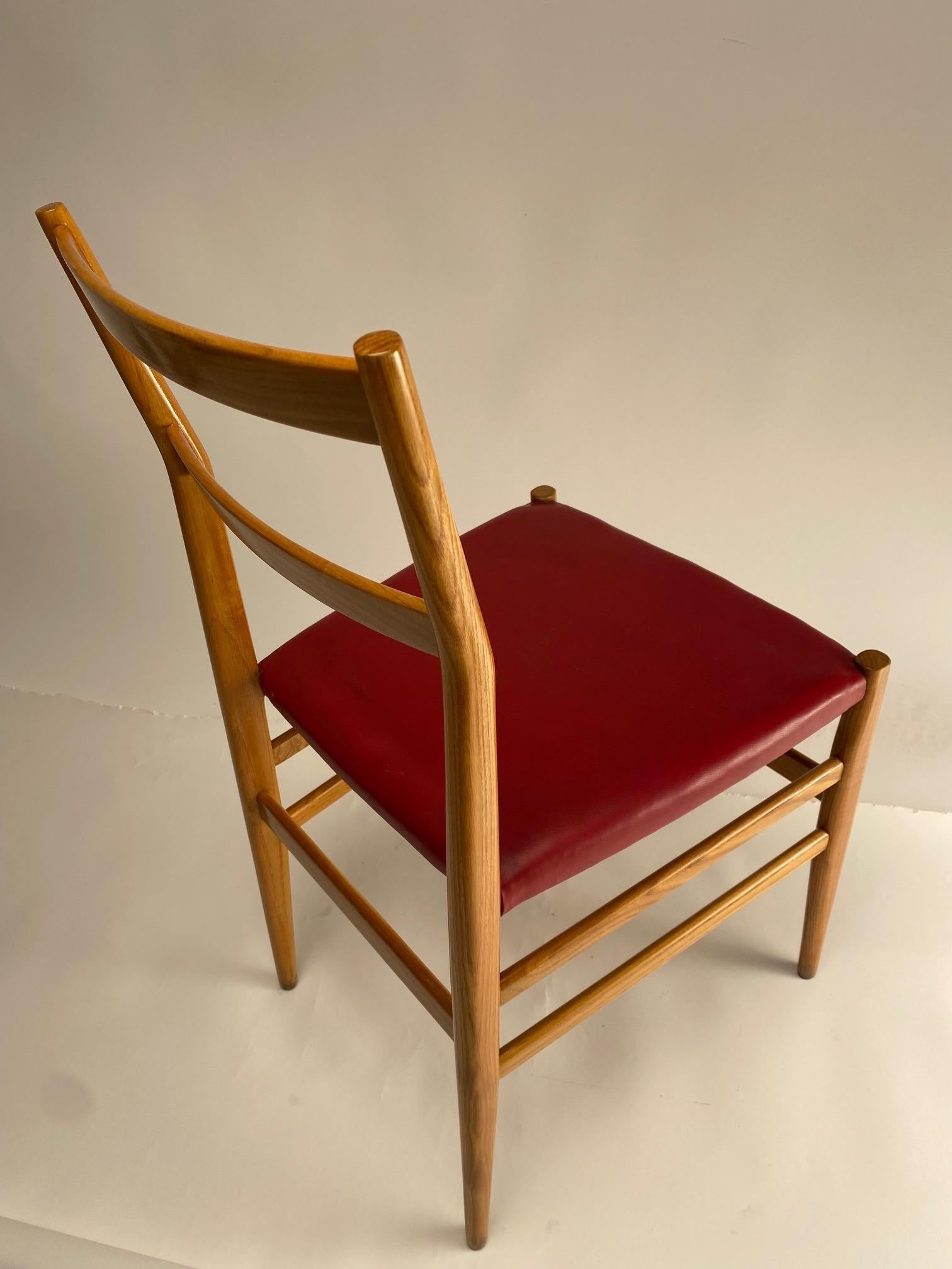 Mid-20th Century Pair of Leggera chairs in light wood, Gio Ponti, Cassina  (First Edition) For Sale