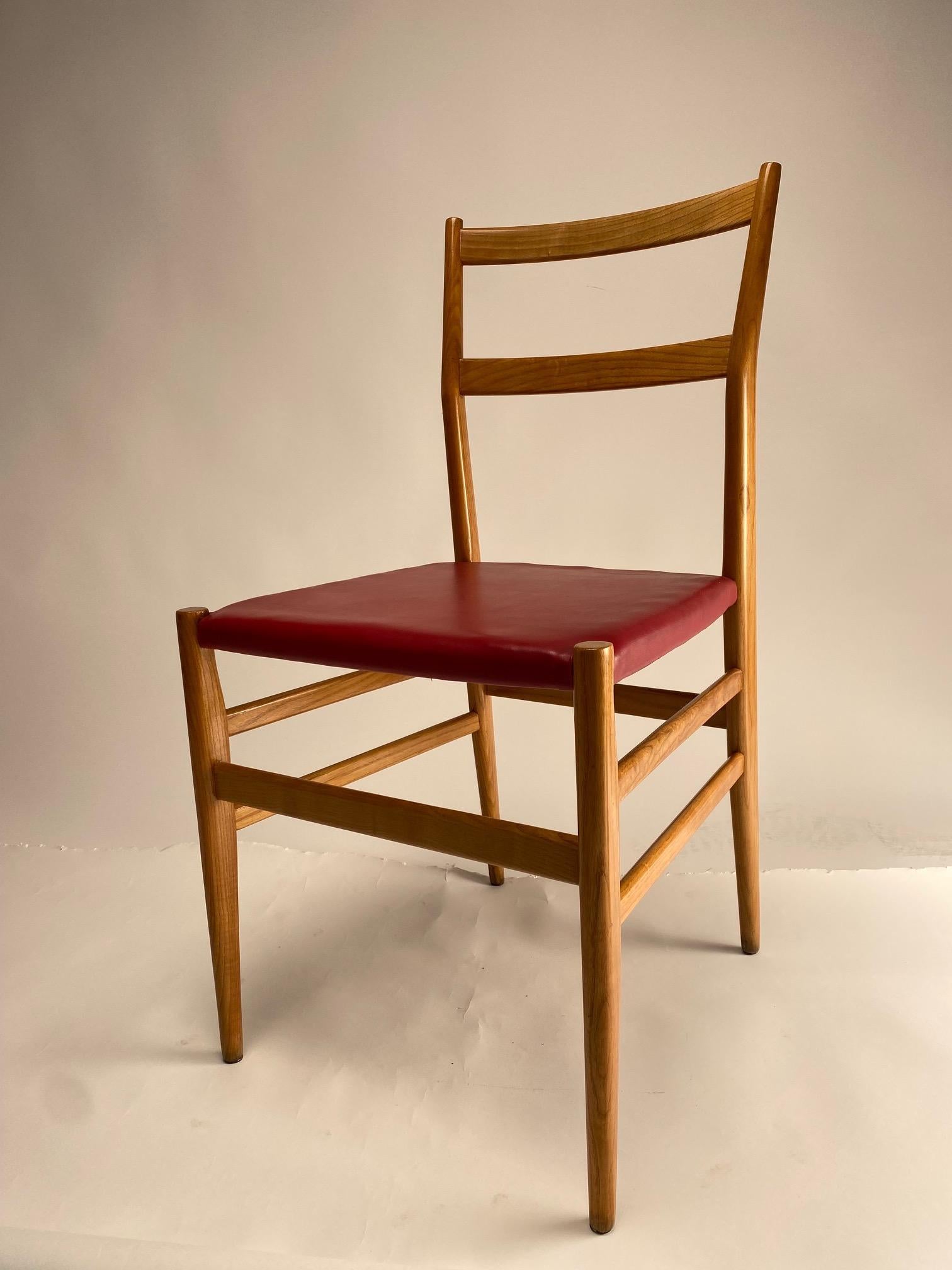 Wood Pair of Leggera chairs in light wood, Gio Ponti, Cassina  (First Edition) For Sale