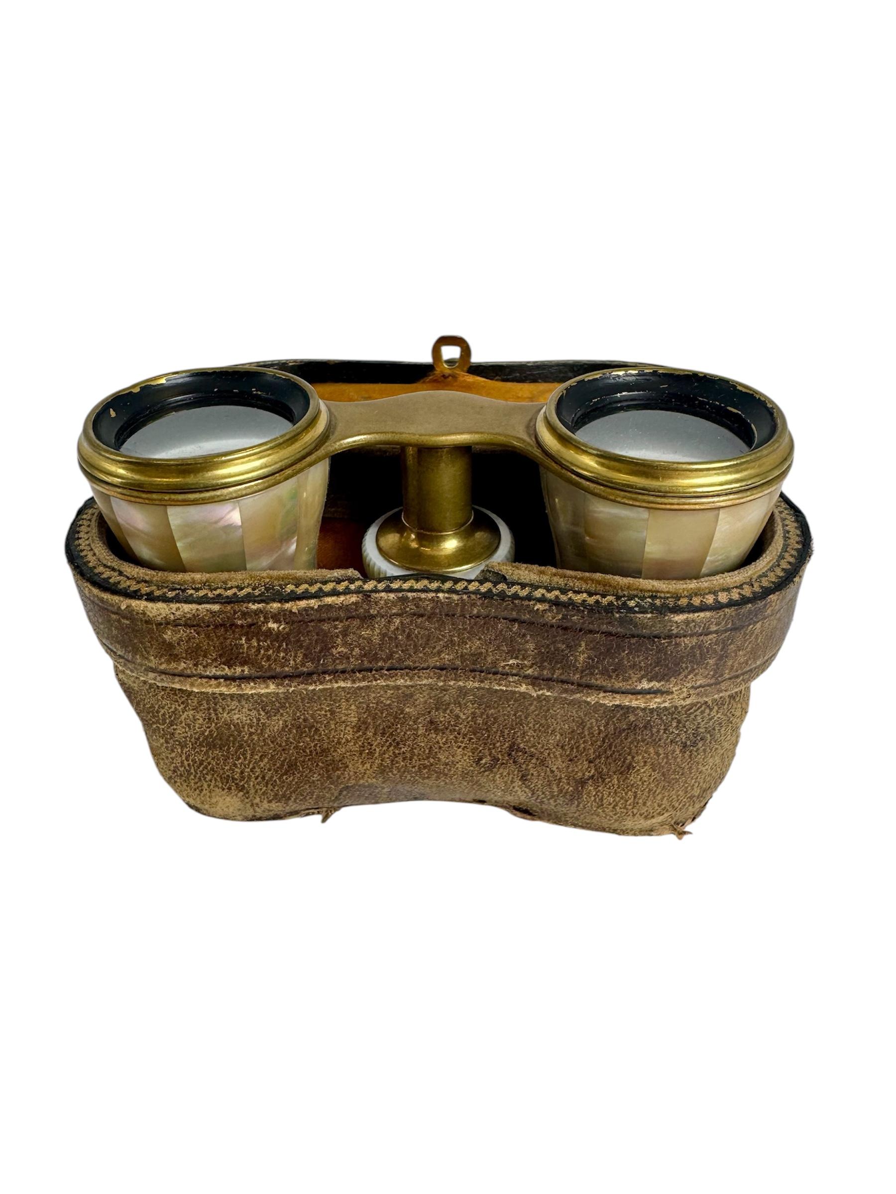 Ein Paar LeMaire Fabt-Operngläser/Binoculars aus Messing und Perlmutt im Angebot 2