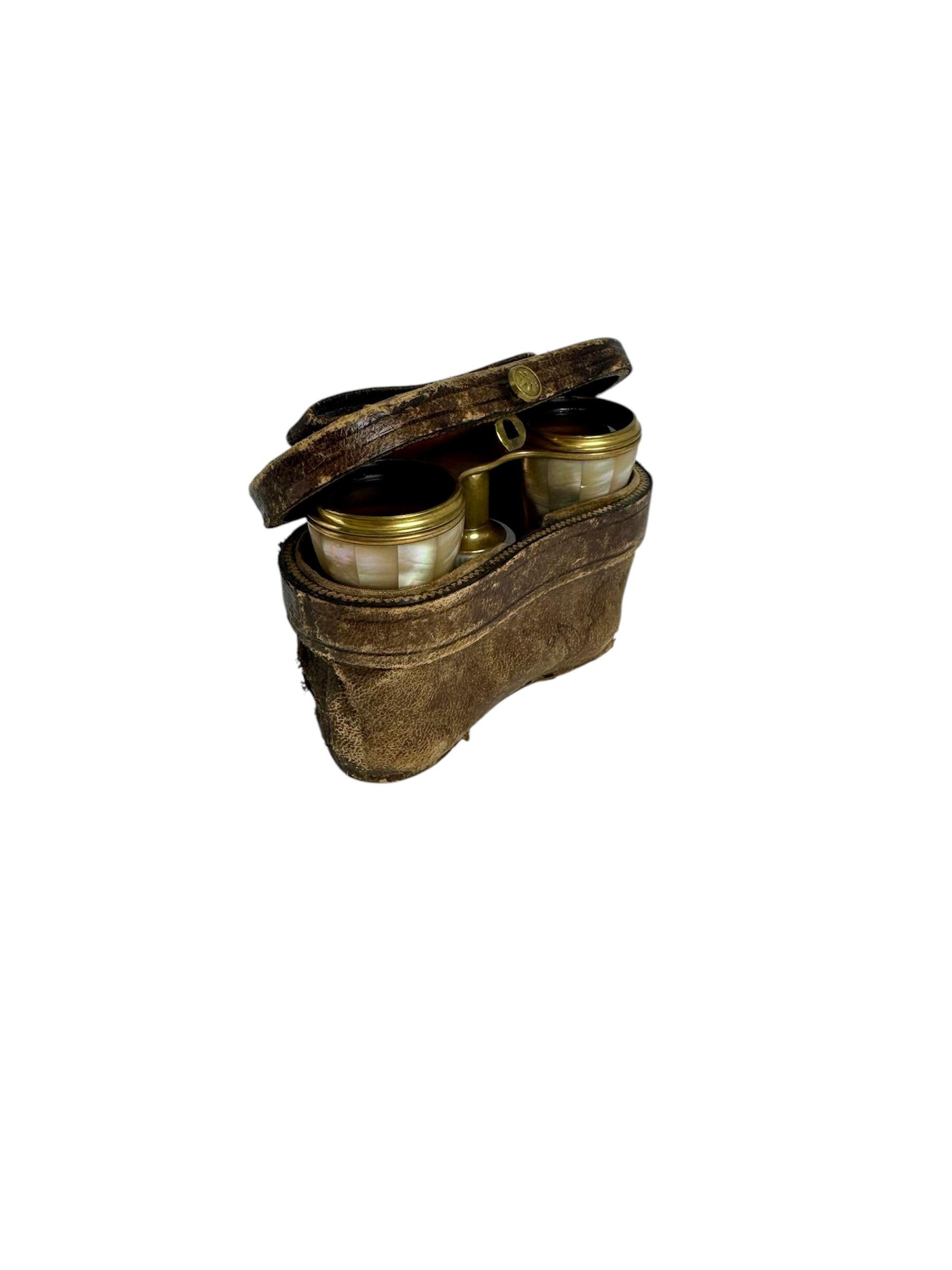Ein Paar LeMaire Fabt-Operngläser/Binoculars aus Messing und Perlmutt im Angebot 3