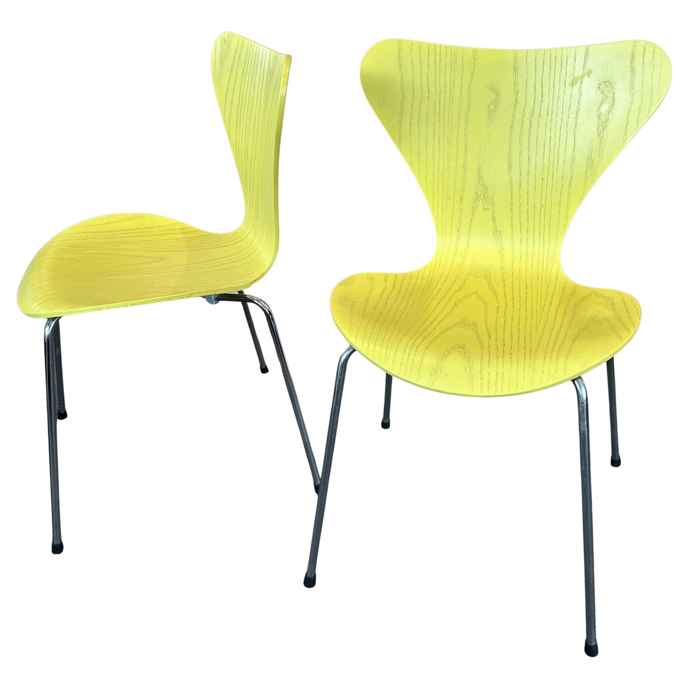 Danish Pair of Lemon/Citron Series 7 Stacking Chairs by Arne Jacobsen for Fritz Hansen For Sale