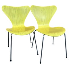 Pair of Lemon/Citron Series 7 Stacking Chairs by Arne Jacobsen for Fritz Hansen