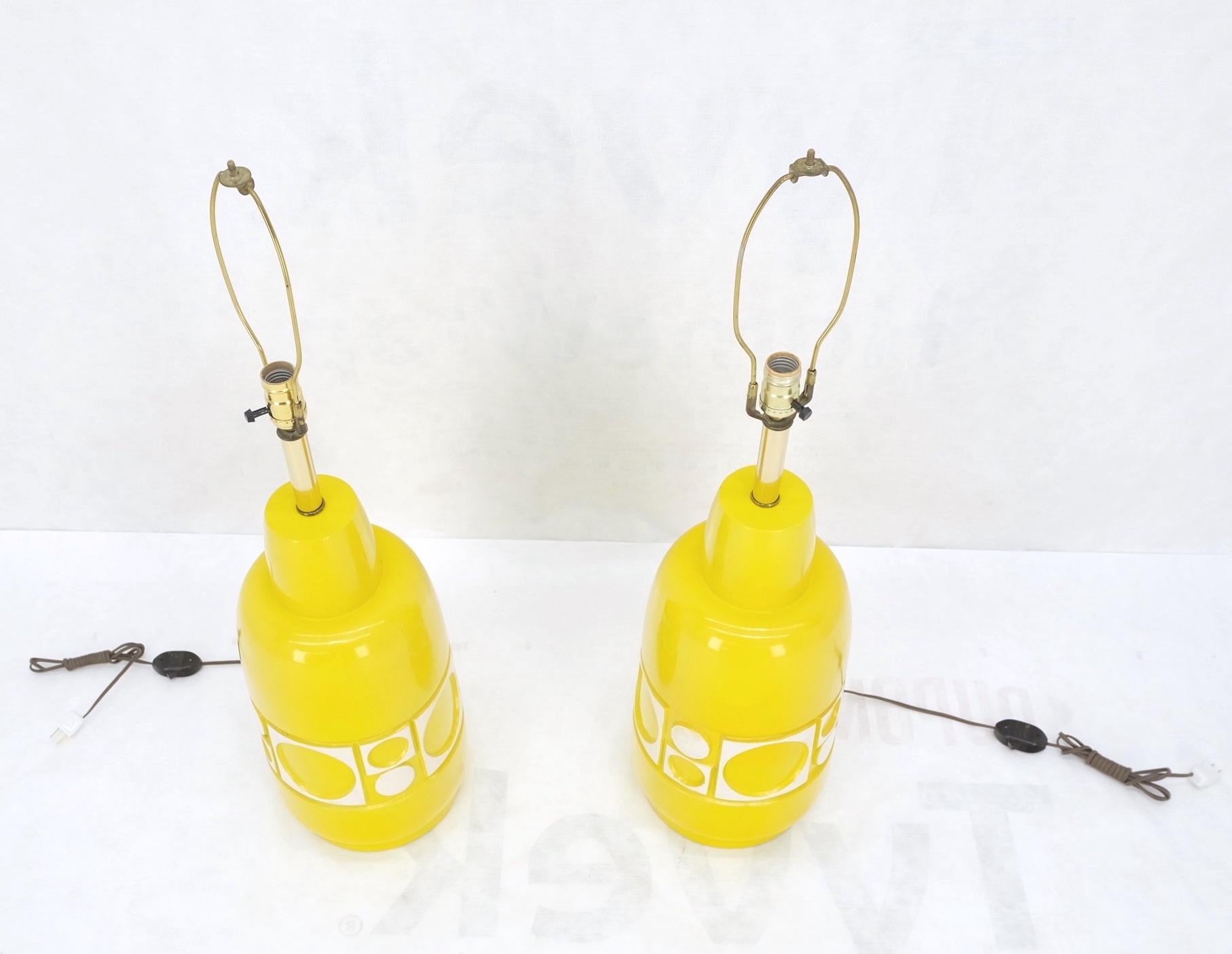 Pair of Lemon Yellow jug Bottle ShapeArt  Porcelain Pottery Ceramic Table Lamps For Sale 3