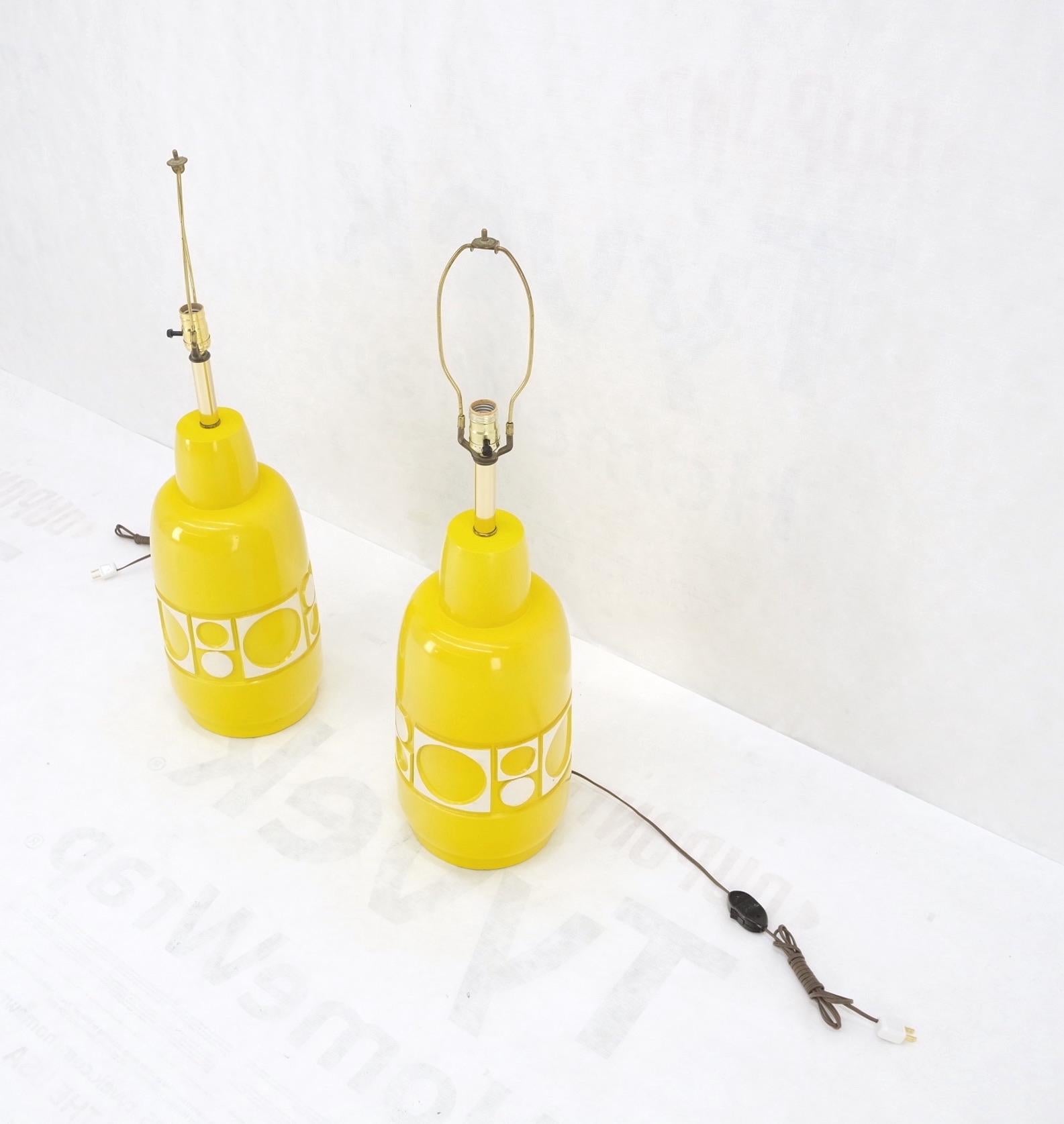 American Pair of Lemon Yellow jug Bottle ShapeArt  Porcelain Pottery Ceramic Table Lamps For Sale