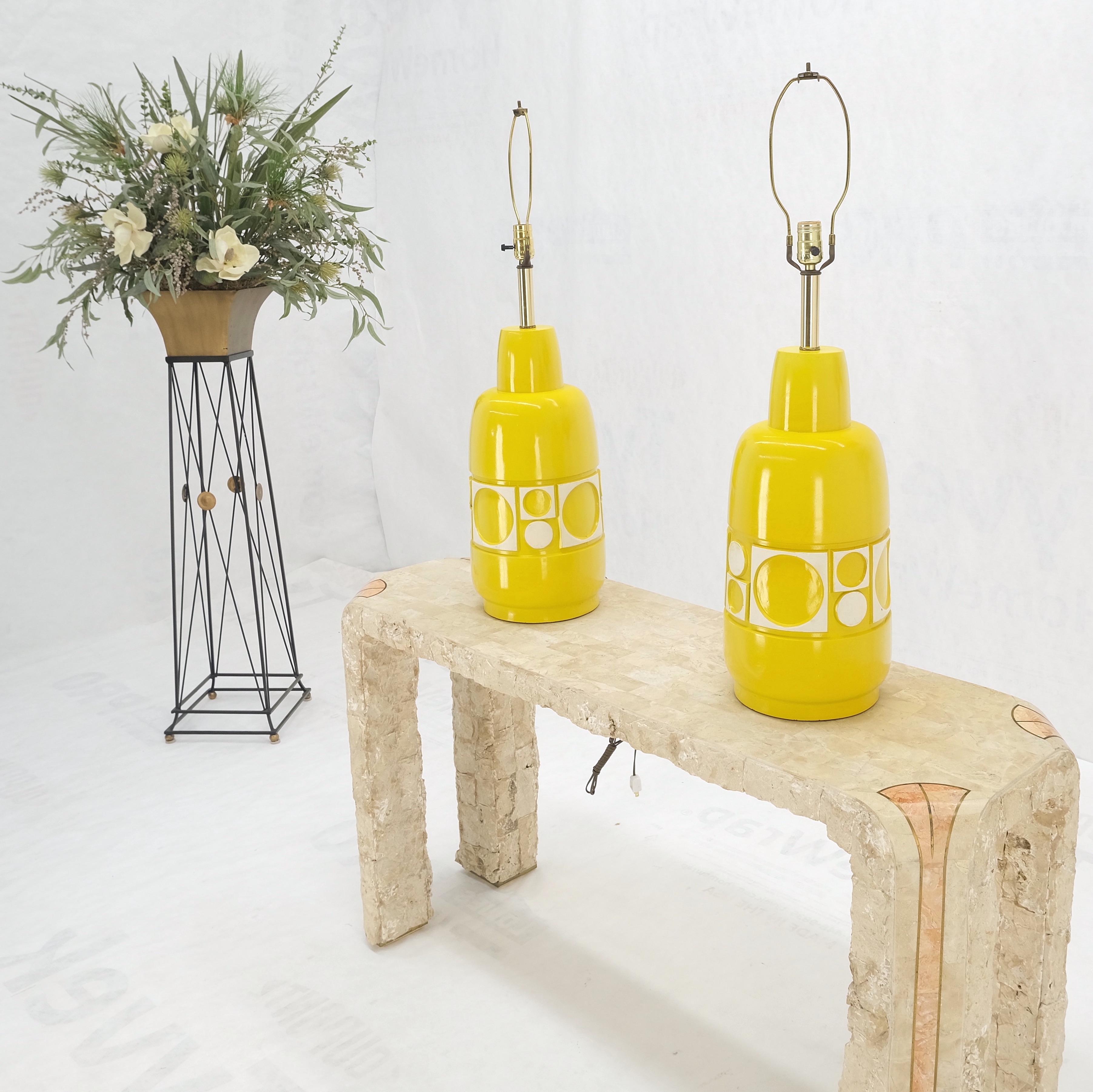 Pair of Lemon Yellow jug Bottle ShapeArt  Porcelain Pottery Ceramic Table Lamps For Sale 1
