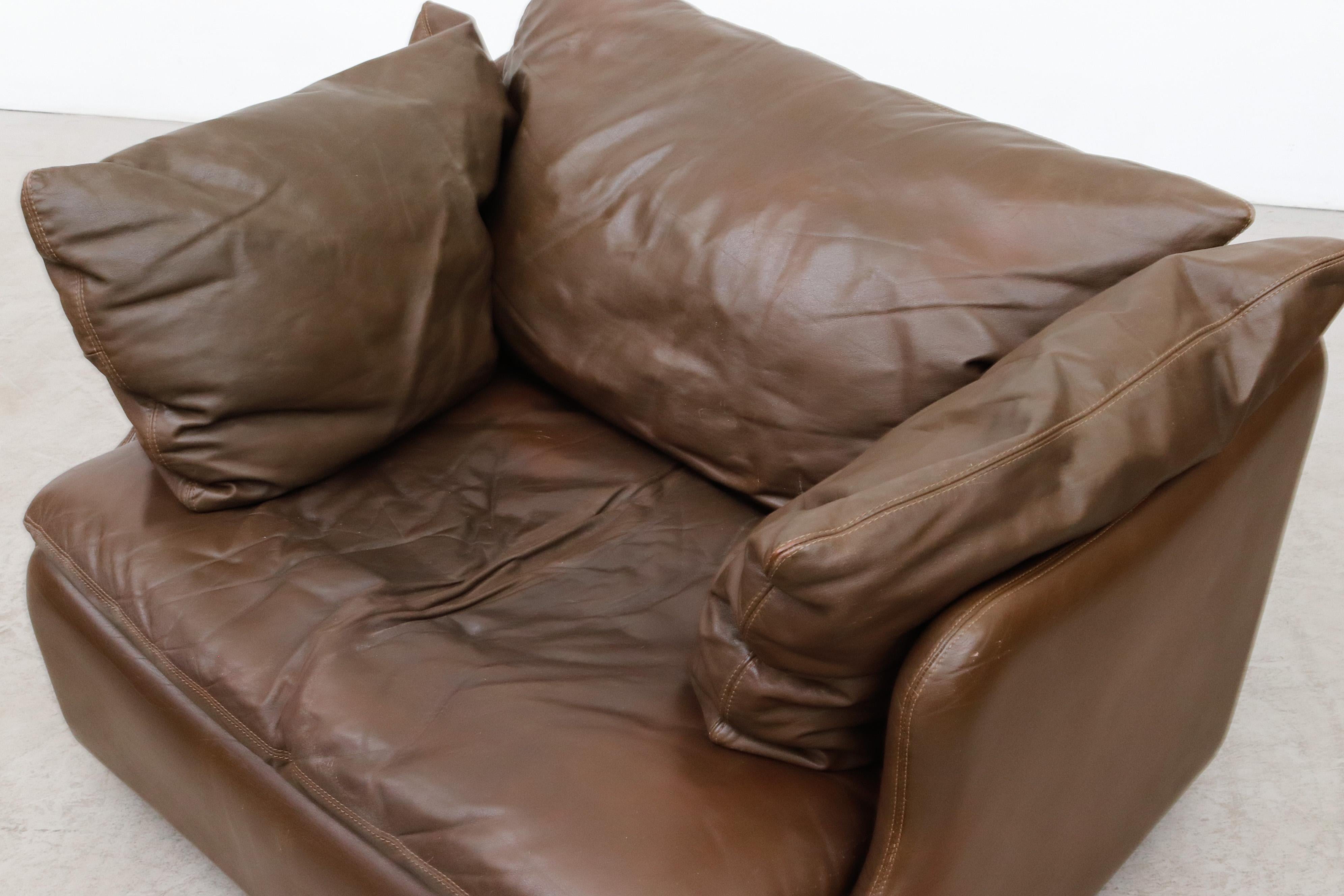 Pair of Leolux Wave Frame Lounge Chairs in Brown Leather 3