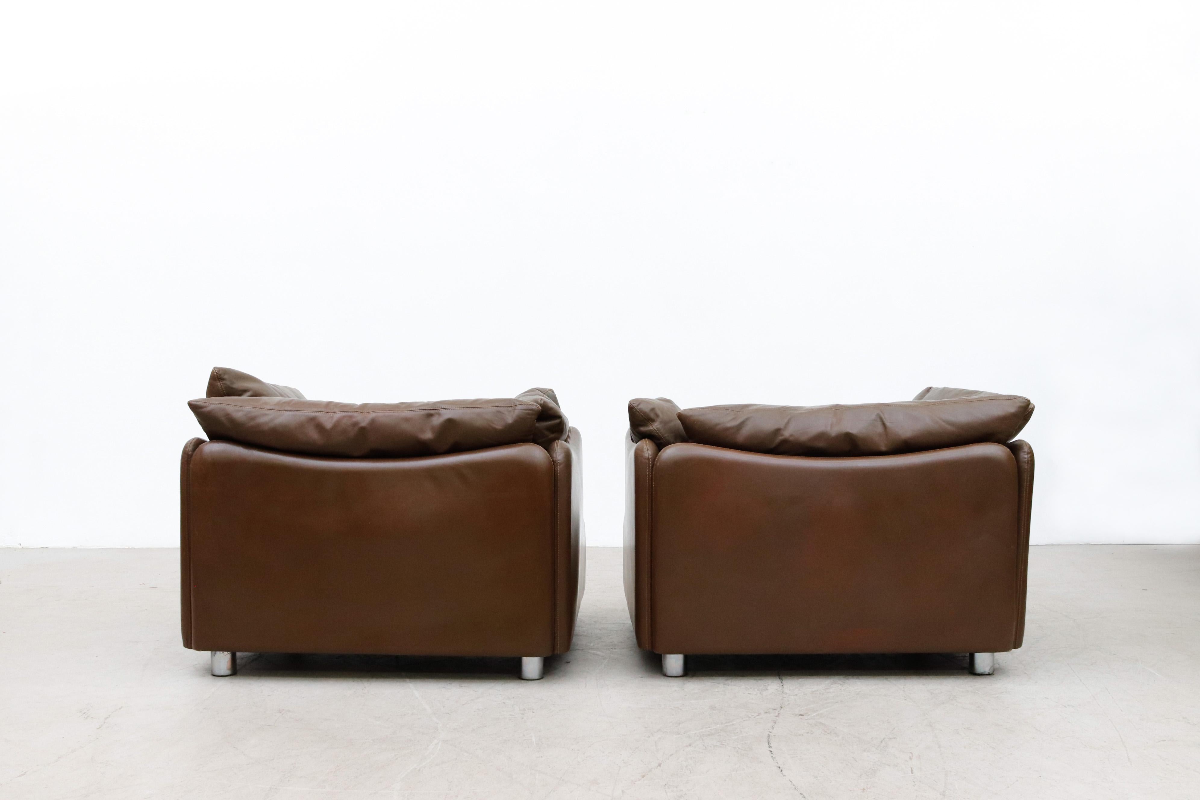 Metal Pair of Leolux Wave Frame Lounge Chairs in Brown Leather