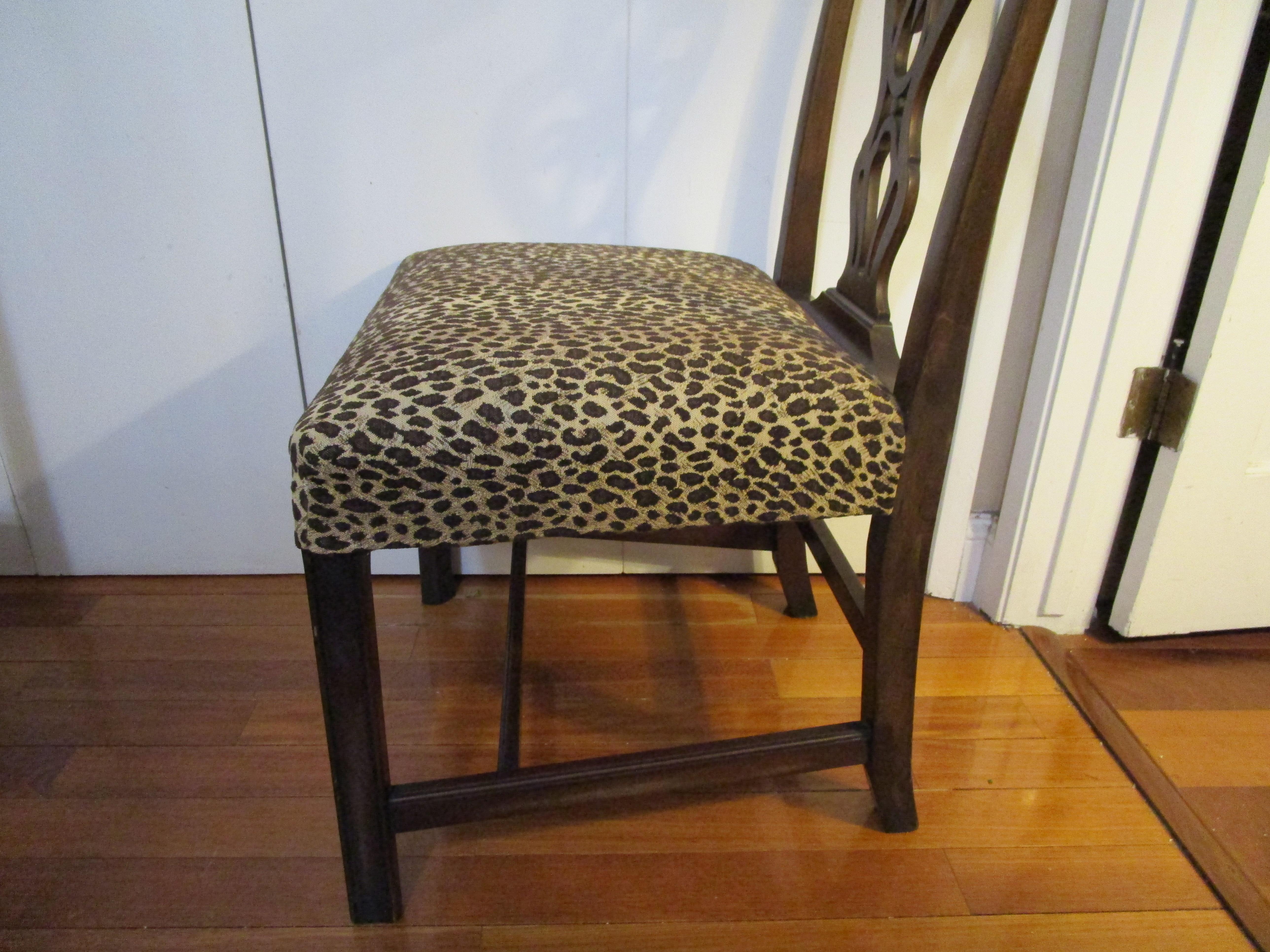 American Pair of Leopard Pattern Federal Chippendale 19th Century Mahogany Side Chairs For Sale