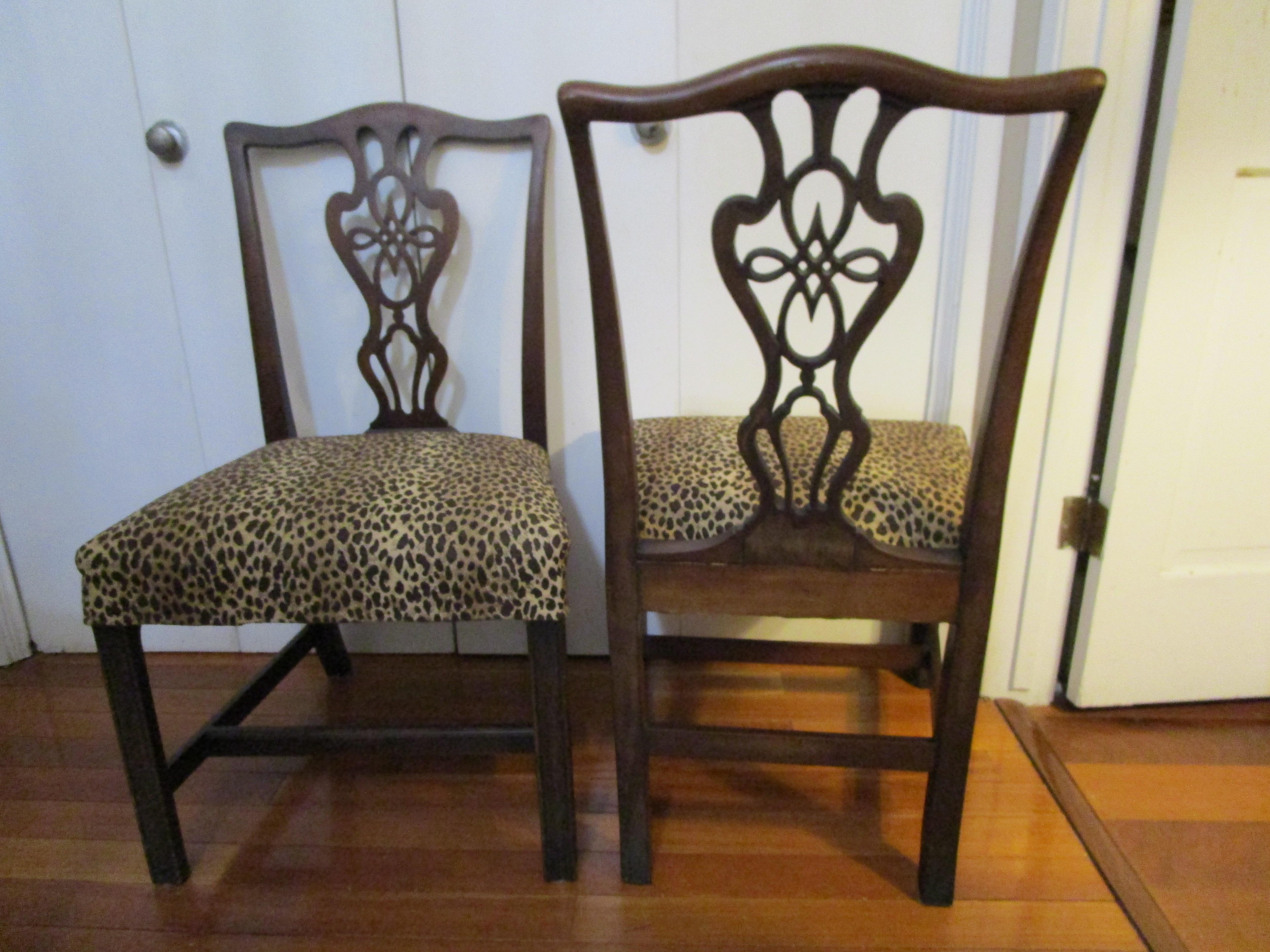 Pair of Leopard Pattern Federal Chippendale 19th Century Mahogany Side Chairs In Good Condition For Sale In Lomita, CA
